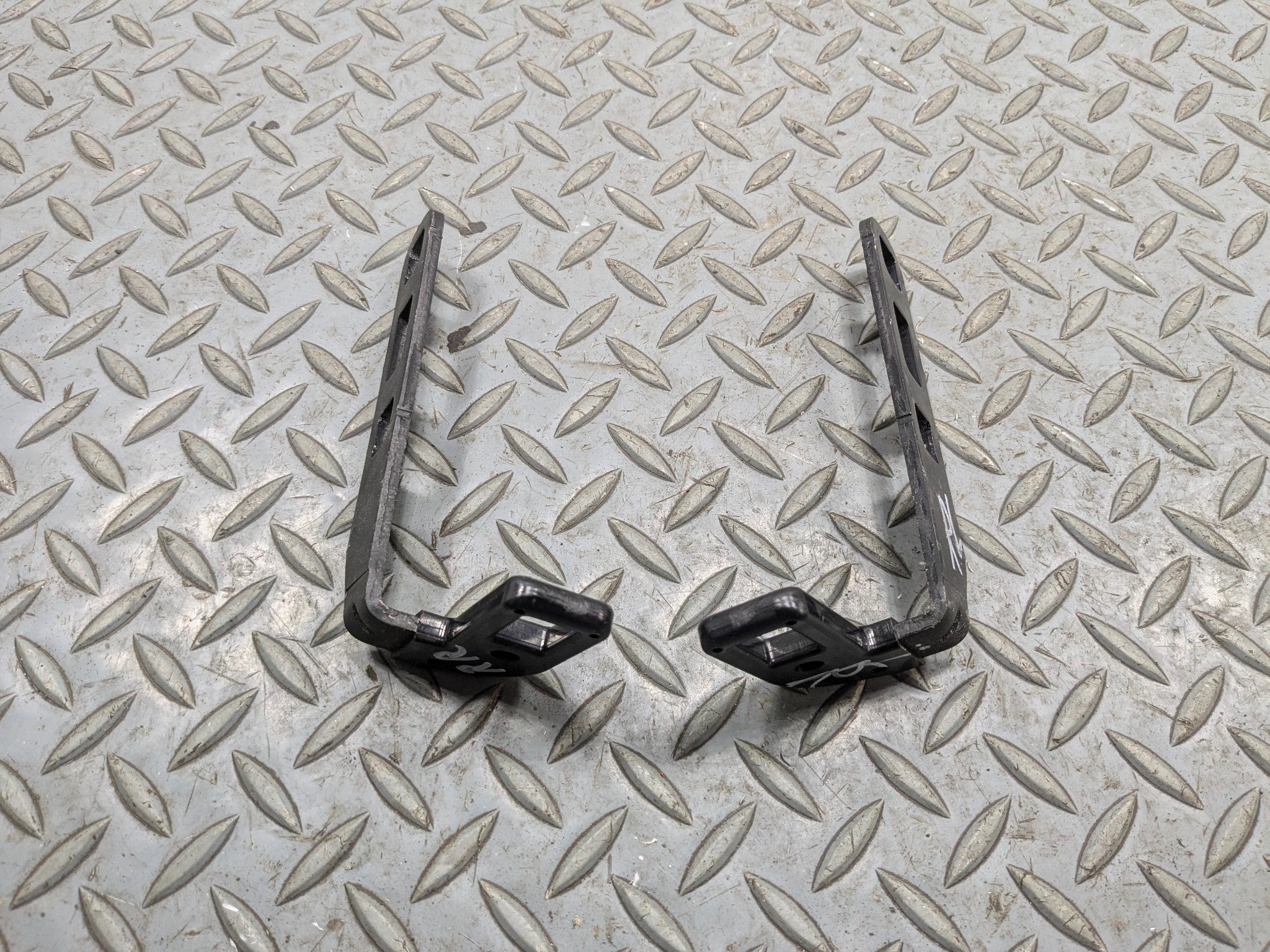 2011 - 2013 MINI COOPER OEM GATE HINGES SET TRUNK LID REAR LEFT AND RIGHT SIDE