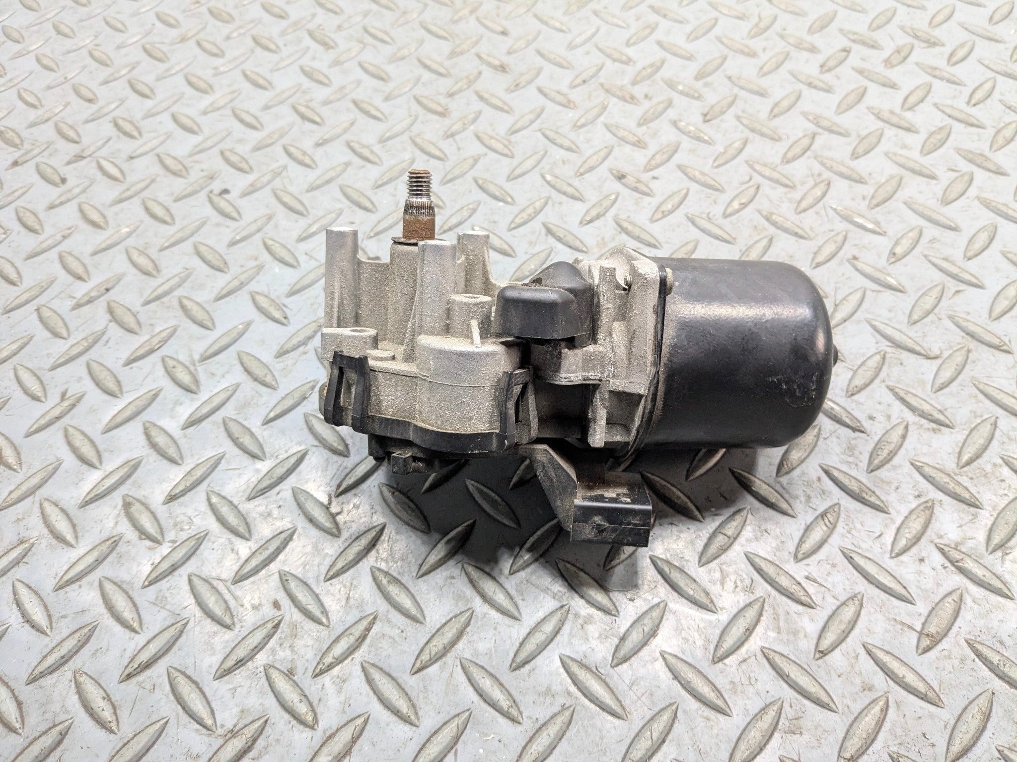 2011 - 2013 MINI COOPER OEM FRONT WINDSHIELD WIPER MOTOR ASSEMBLY