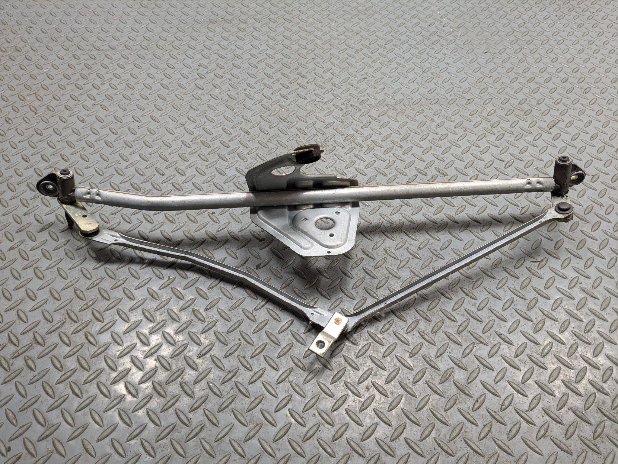2011 - 2013 MINI COOPER OEM FRONT WINDSHIELD WIPER TRANSMISSION LINKAGE