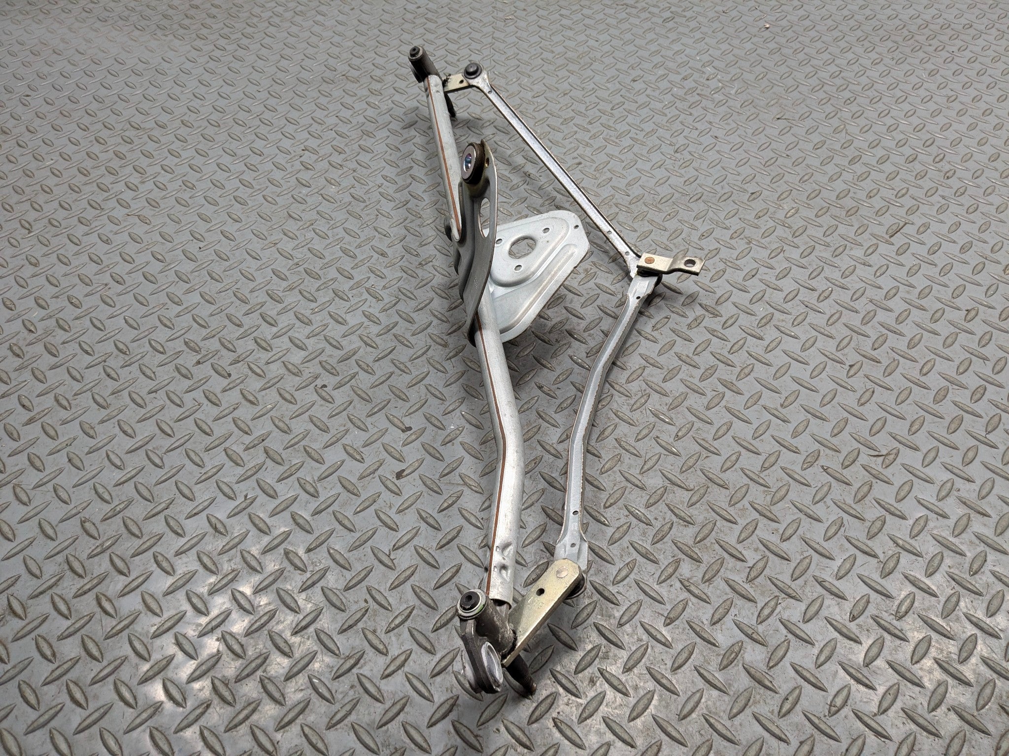 2011 - 2013 MINI COOPER OEM FRONT WINDSHIELD WIPER TRANSMISSION LINKAGE