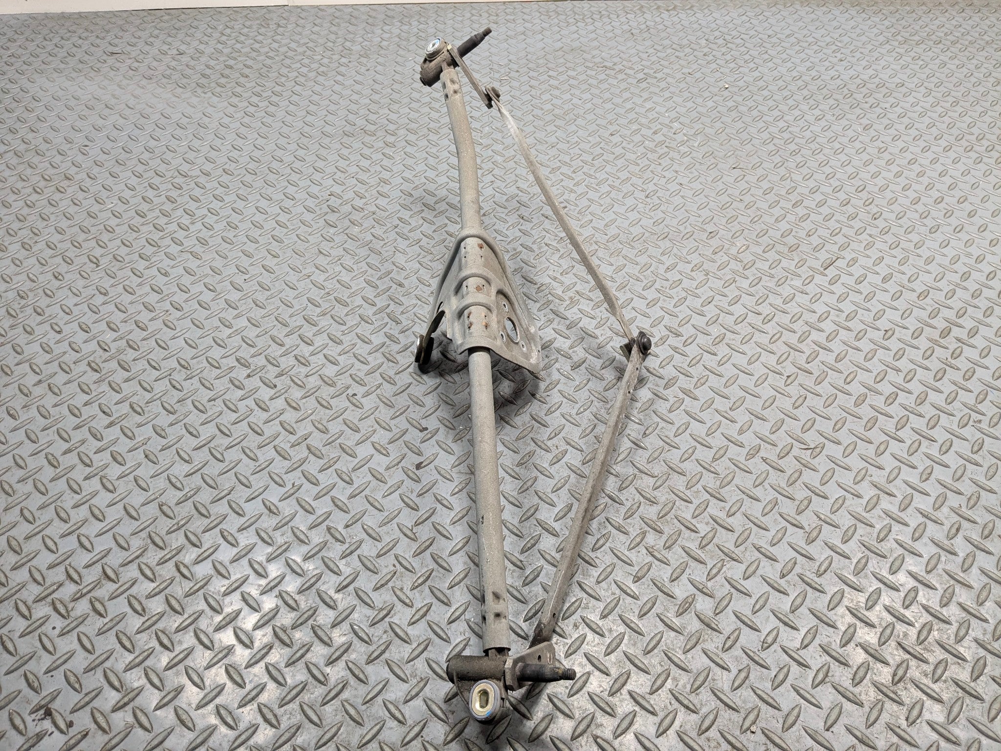2011 - 2013 MINI COOPER OEM FRONT WINDSHIELD WIPER TRANSMISSION LINKAGE