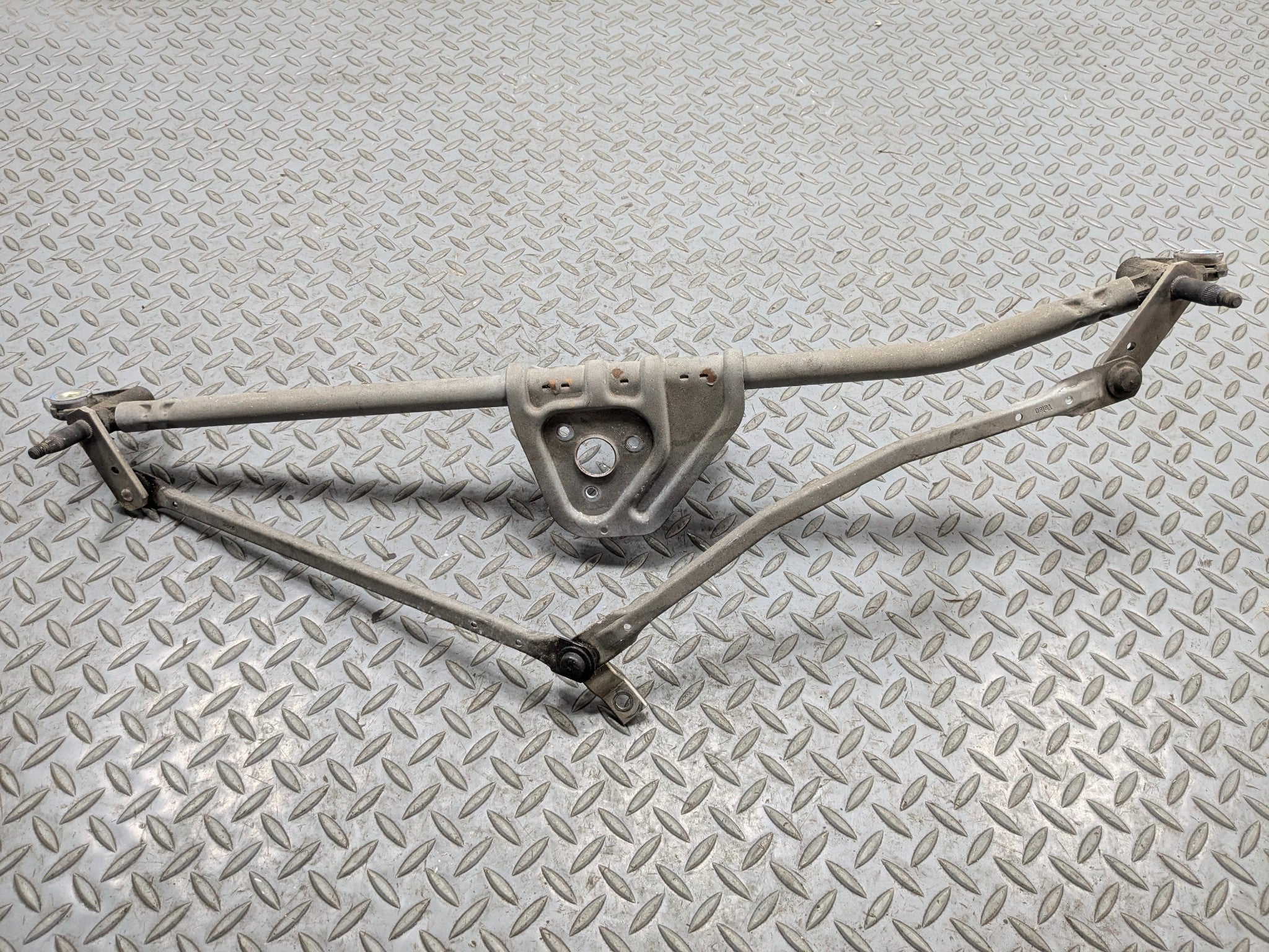2011 - 2013 MINI COOPER OEM FRONT WINDSHIELD WIPER TRANSMISSION LINKAGE