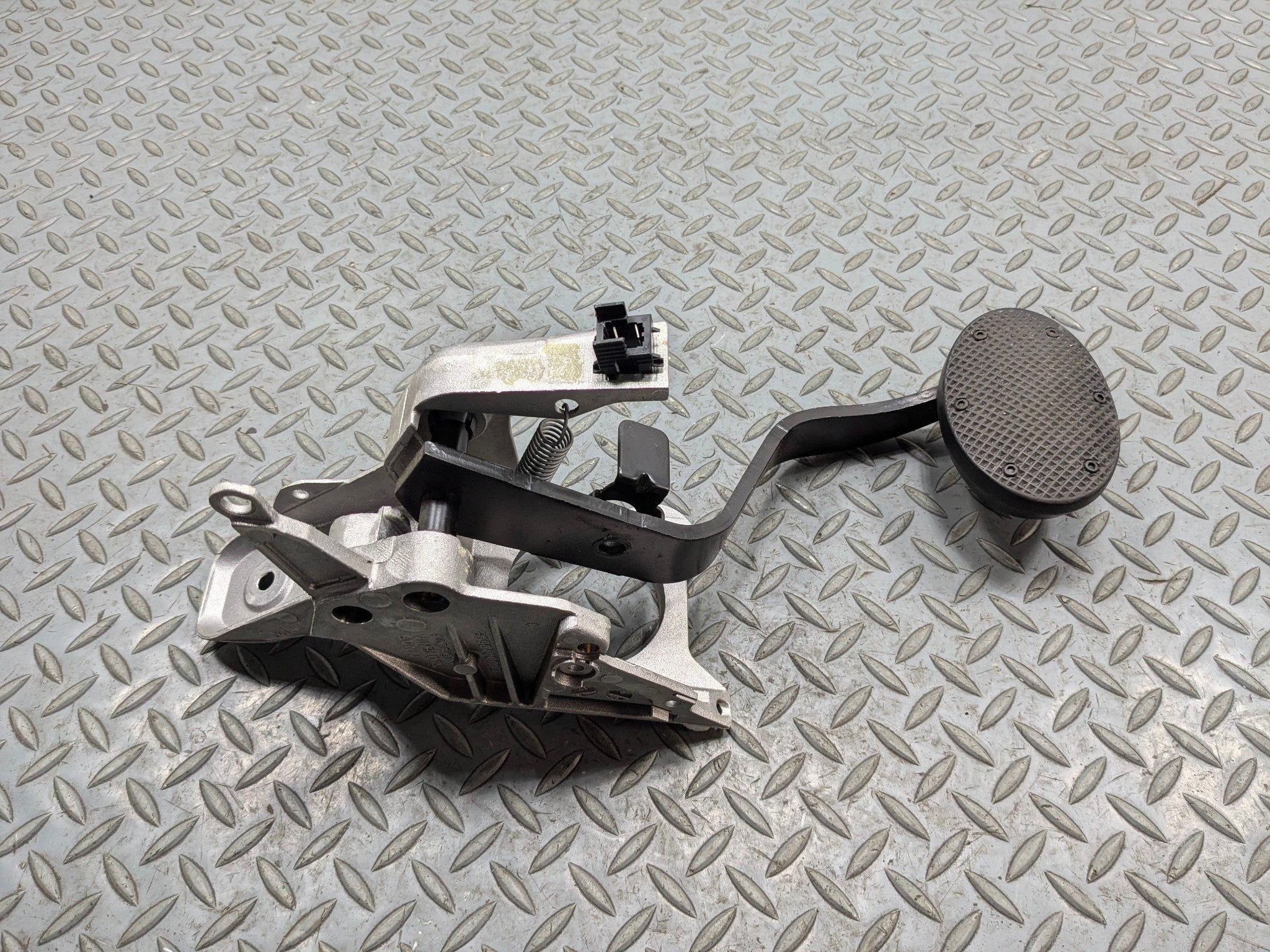 2011 - 2013 MINI COOPER OEM FOOT STOP BRAKE PEDAL ASSEMBLY WITH BRACKET