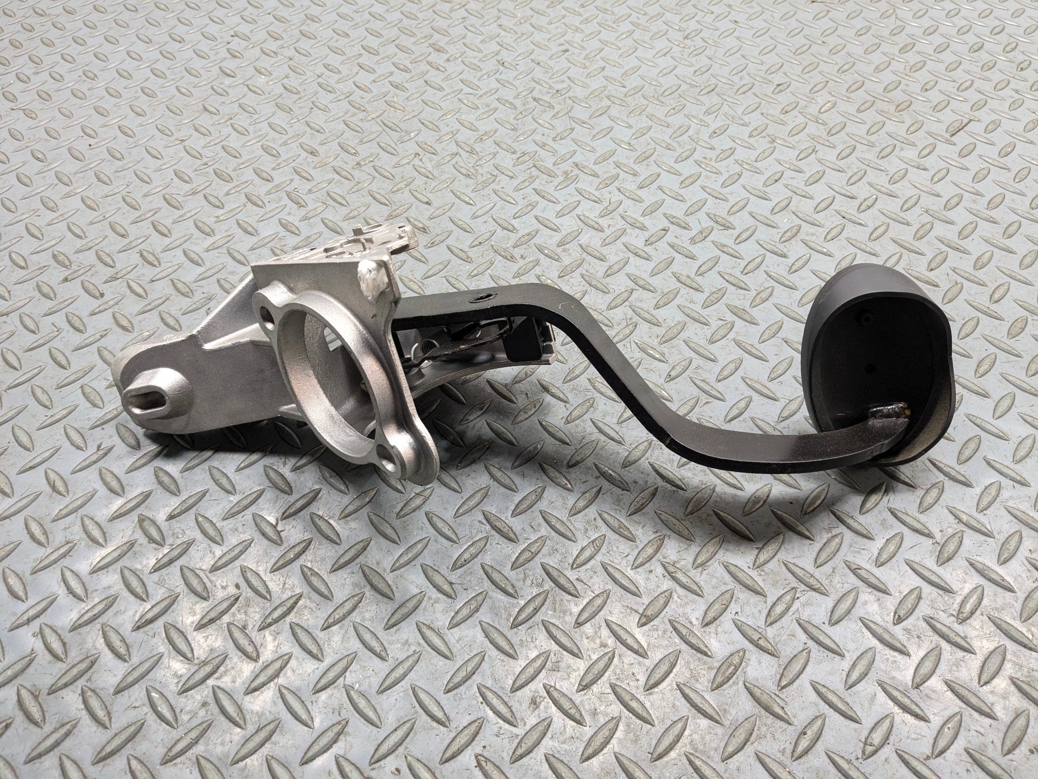 2011 - 2013 MINI COOPER OEM FOOT STOP BRAKE PEDAL ASSEMBLY WITH BRACKET