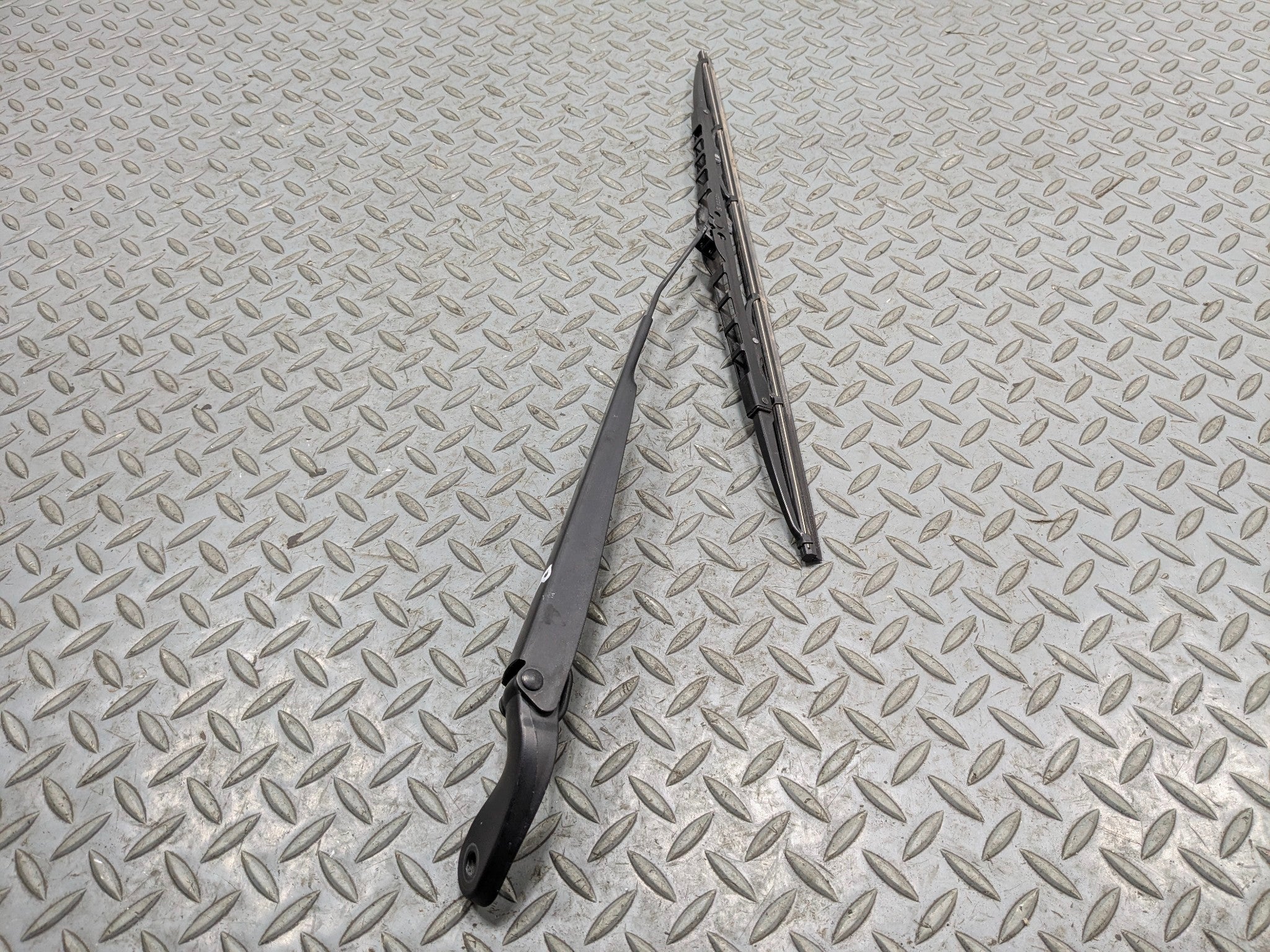 2011 - 2013 MINI COOPER OEM WINDSHIELD WIPER ARM WITH BLADE FRONT RIGHT SIDE
