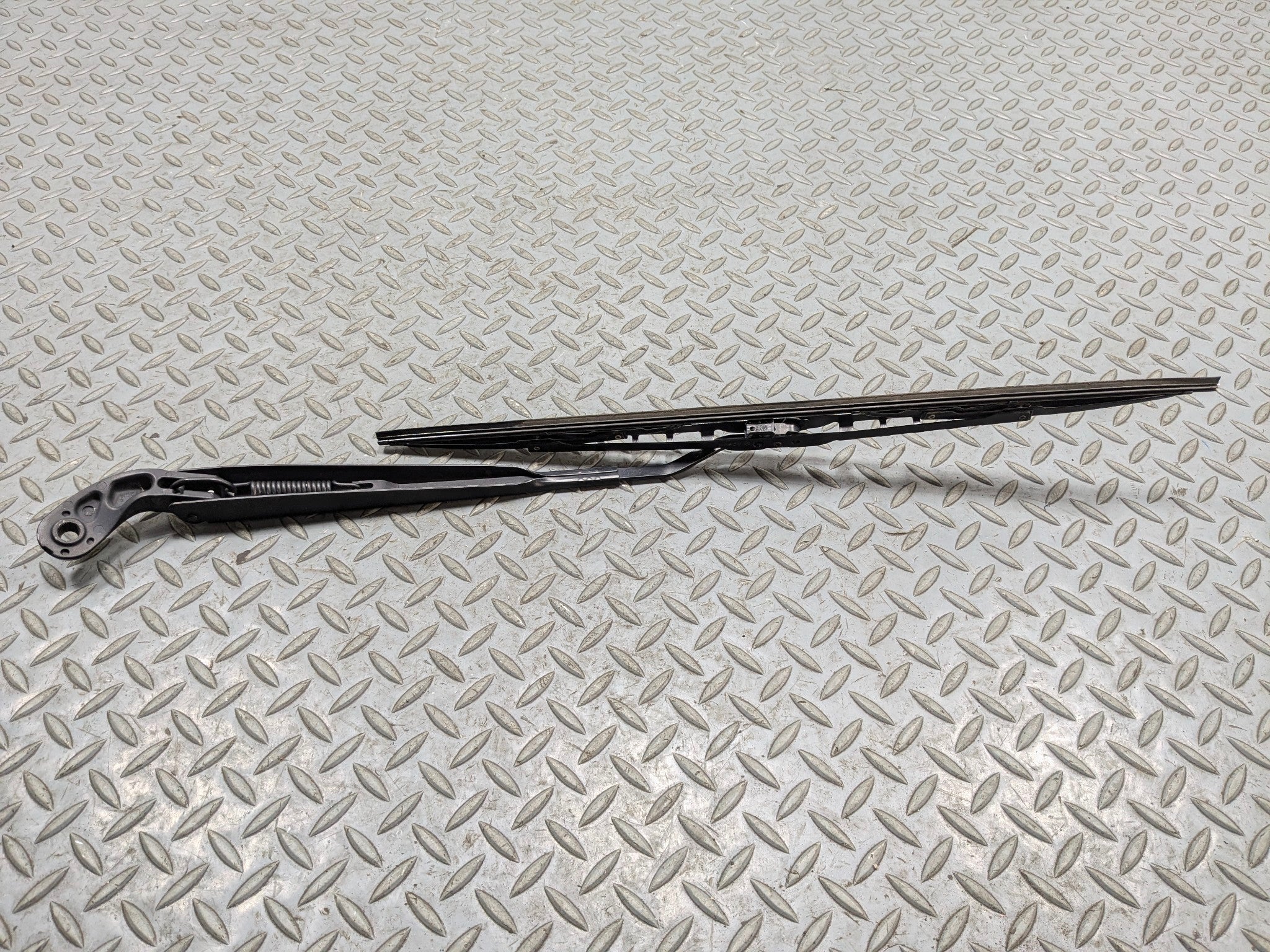 2011 - 2013 MINI COOPER OEM WINDSHIELD WIPER ARM WITH BLADE FRONT RIGHT SIDE