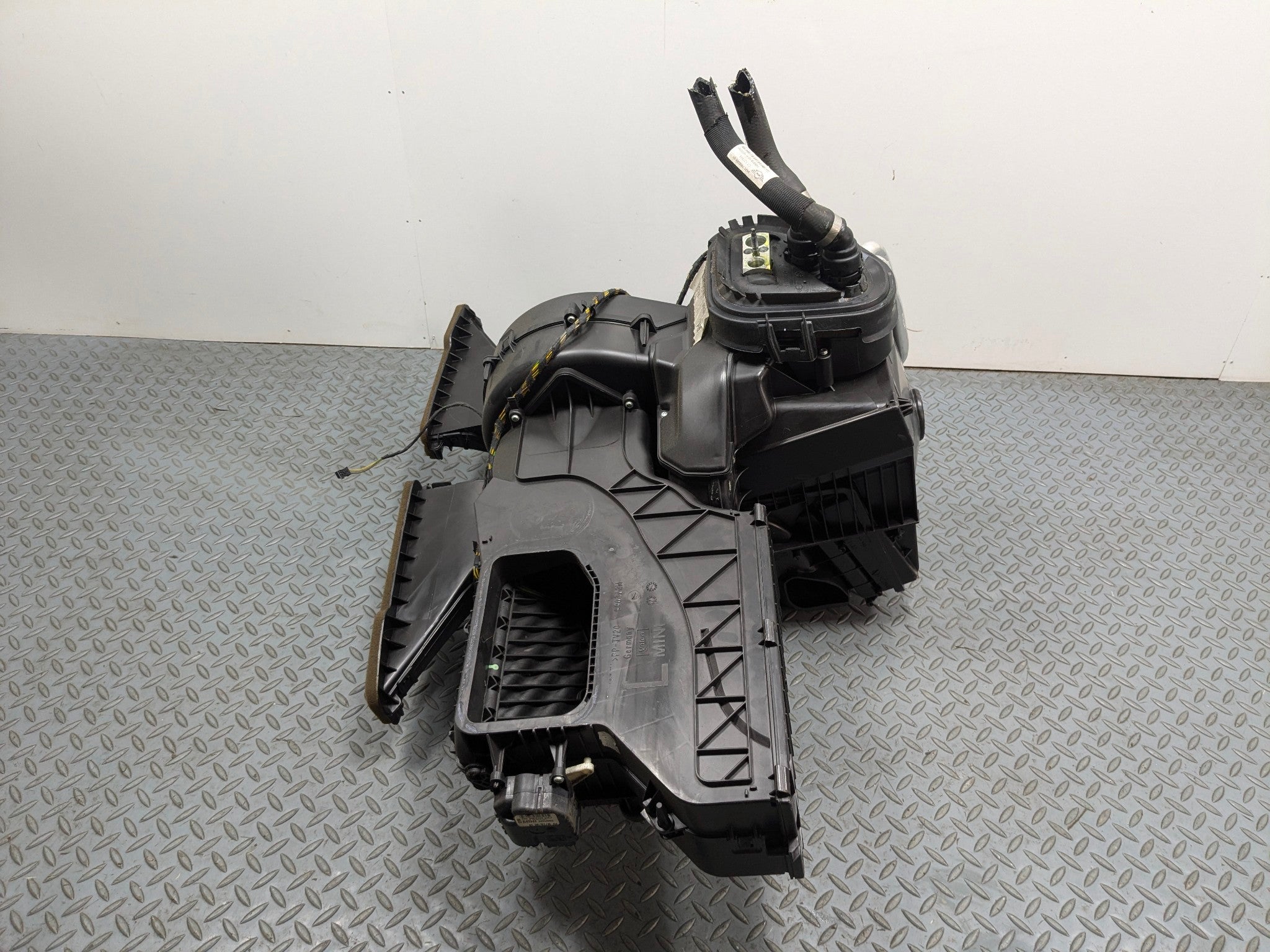 2011 - 2013 MINI COOPER OEM HVAC HEATER CORE BLOWER EVAPORATOR ASSEMBLY