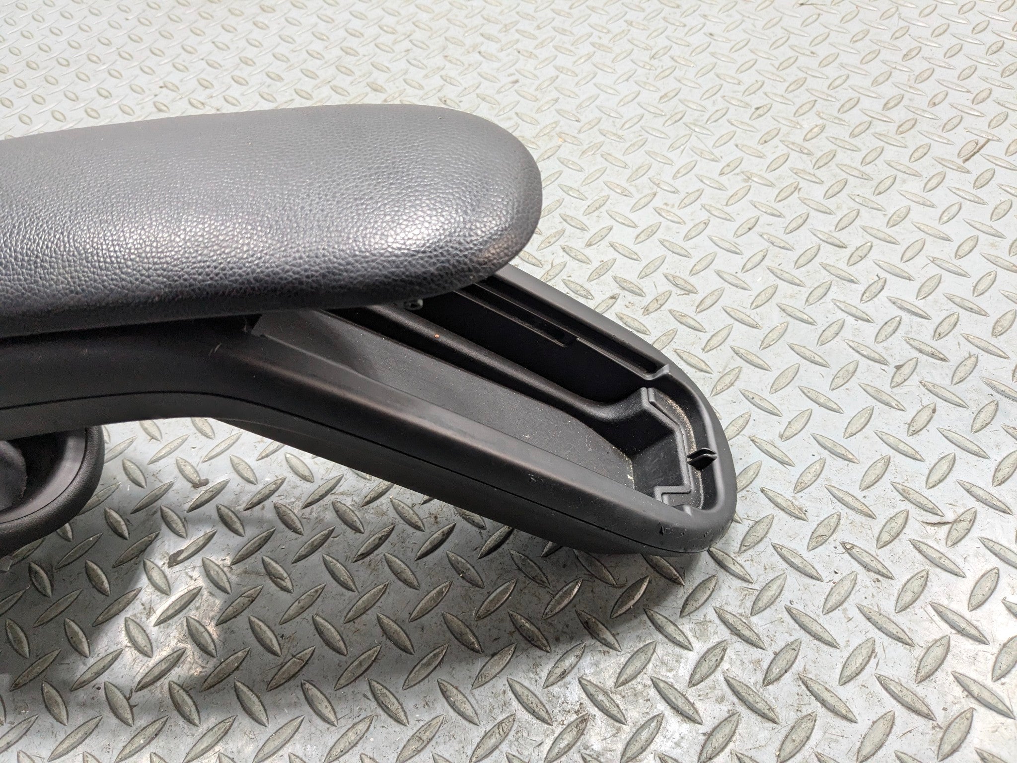 2011 - 2013 MINI COOPER OEM INTERIOR CENTER CONSOLE ARMREST LEATHER BLACK