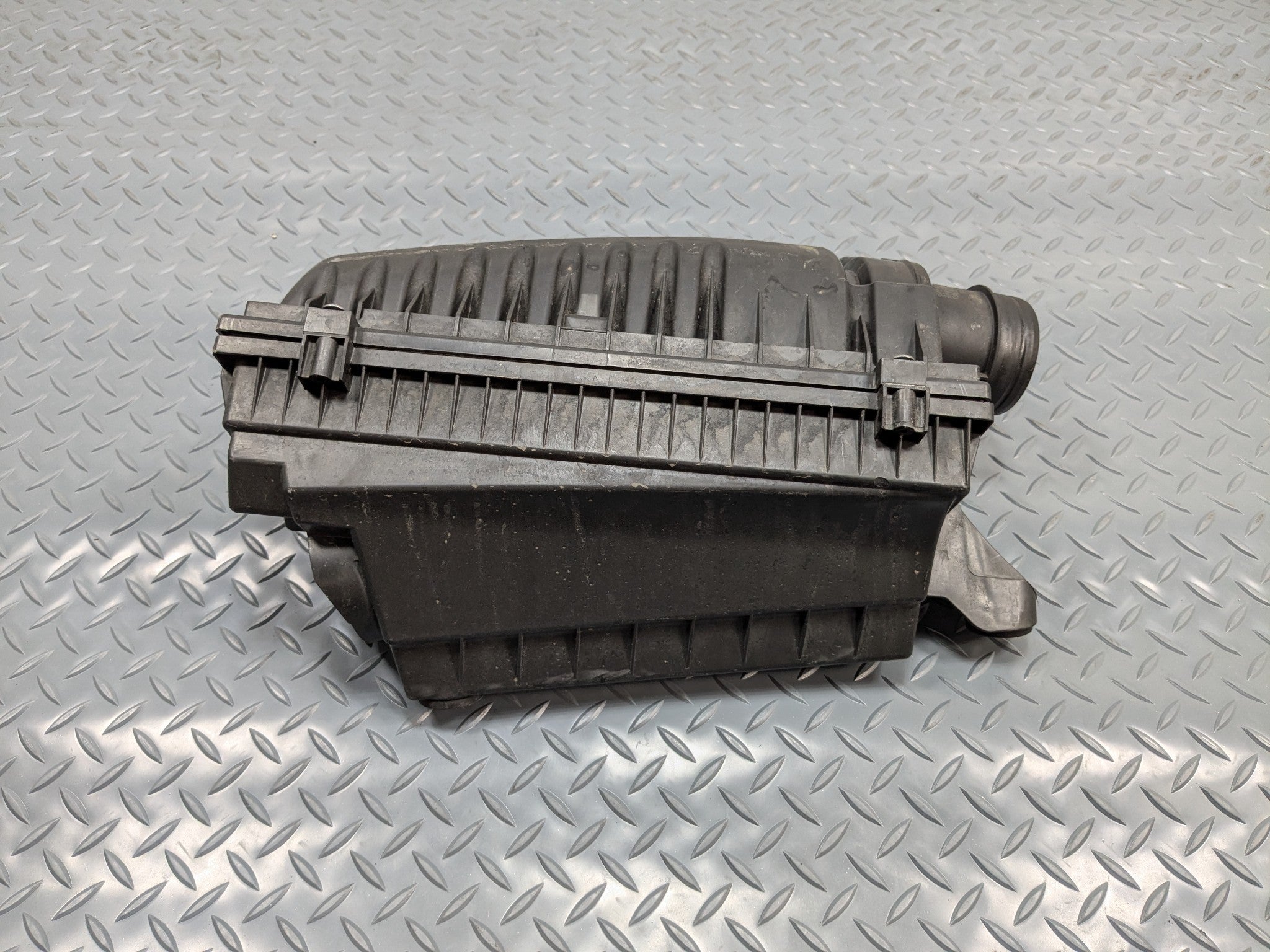 2011 - 2013 MINI COOPER OEM AIR CLEANER FILTER INTAKE BOX HOUSING ASSEMBLY