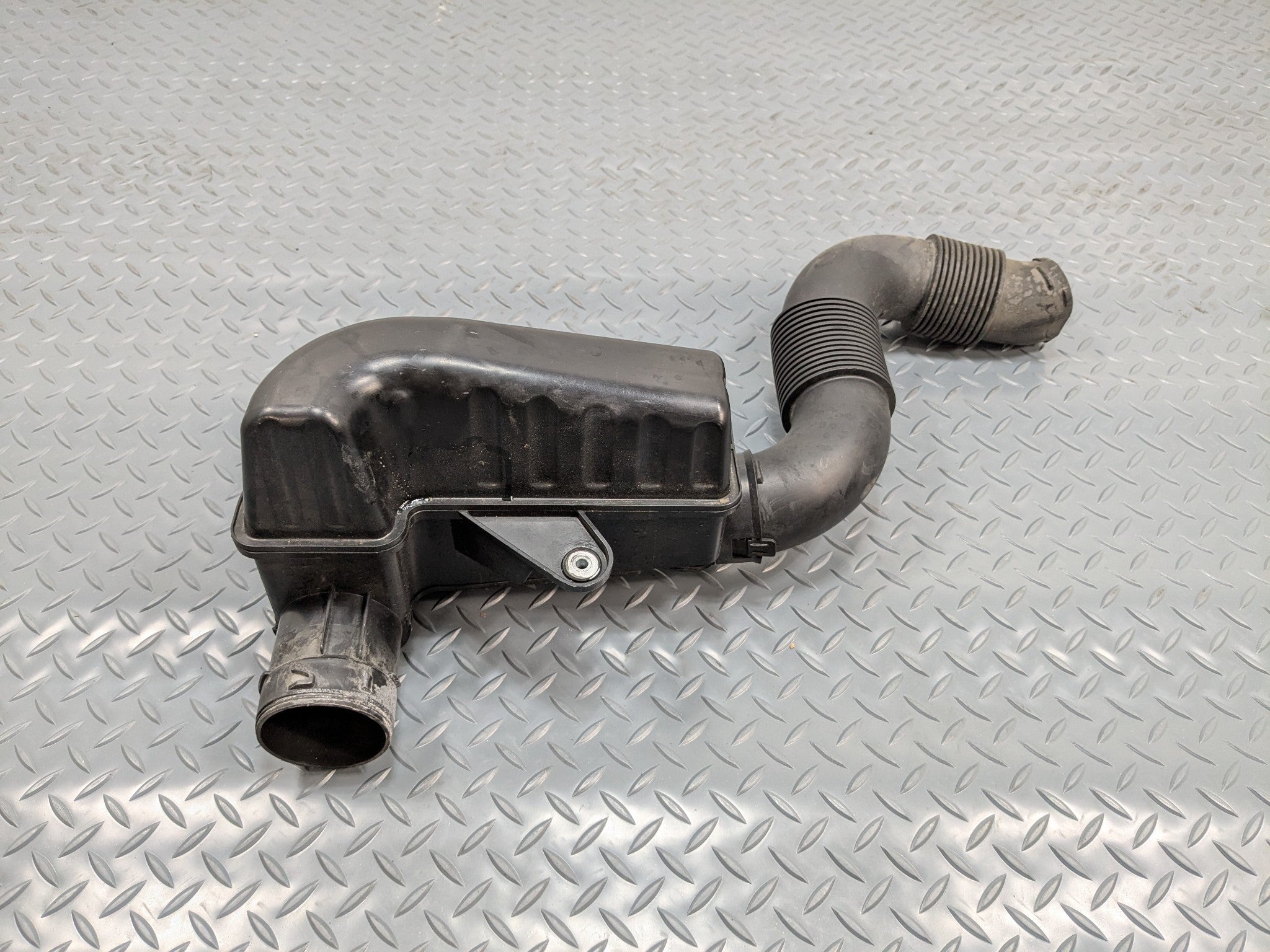 2011 - 2013 MINI COOPER OEM ENGINE AIR INTAKE RESONATOR BOX DUCT TUBE HOSE PIPE