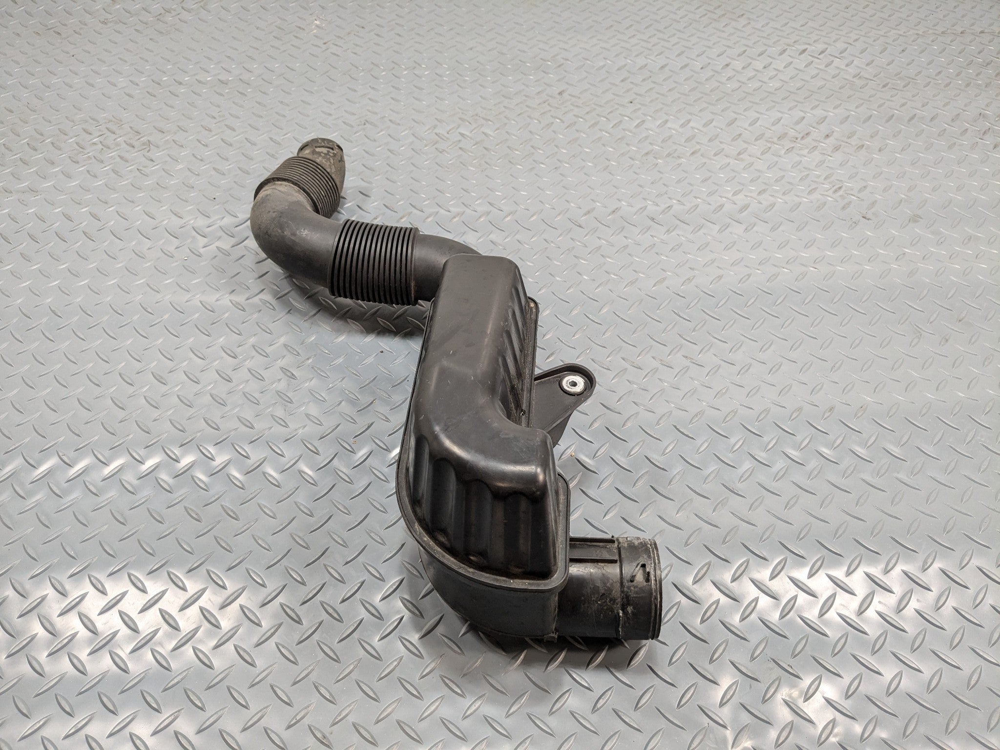 2011 - 2013 MINI COOPER OEM ENGINE AIR INTAKE RESONATOR BOX DUCT TUBE HOSE PIPE