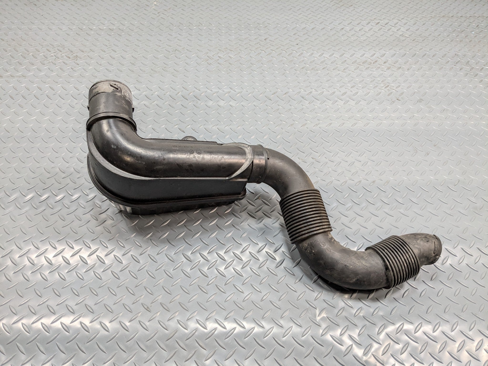 2011 - 2013 MINI COOPER OEM ENGINE AIR INTAKE RESONATOR BOX DUCT TUBE HOSE PIPE