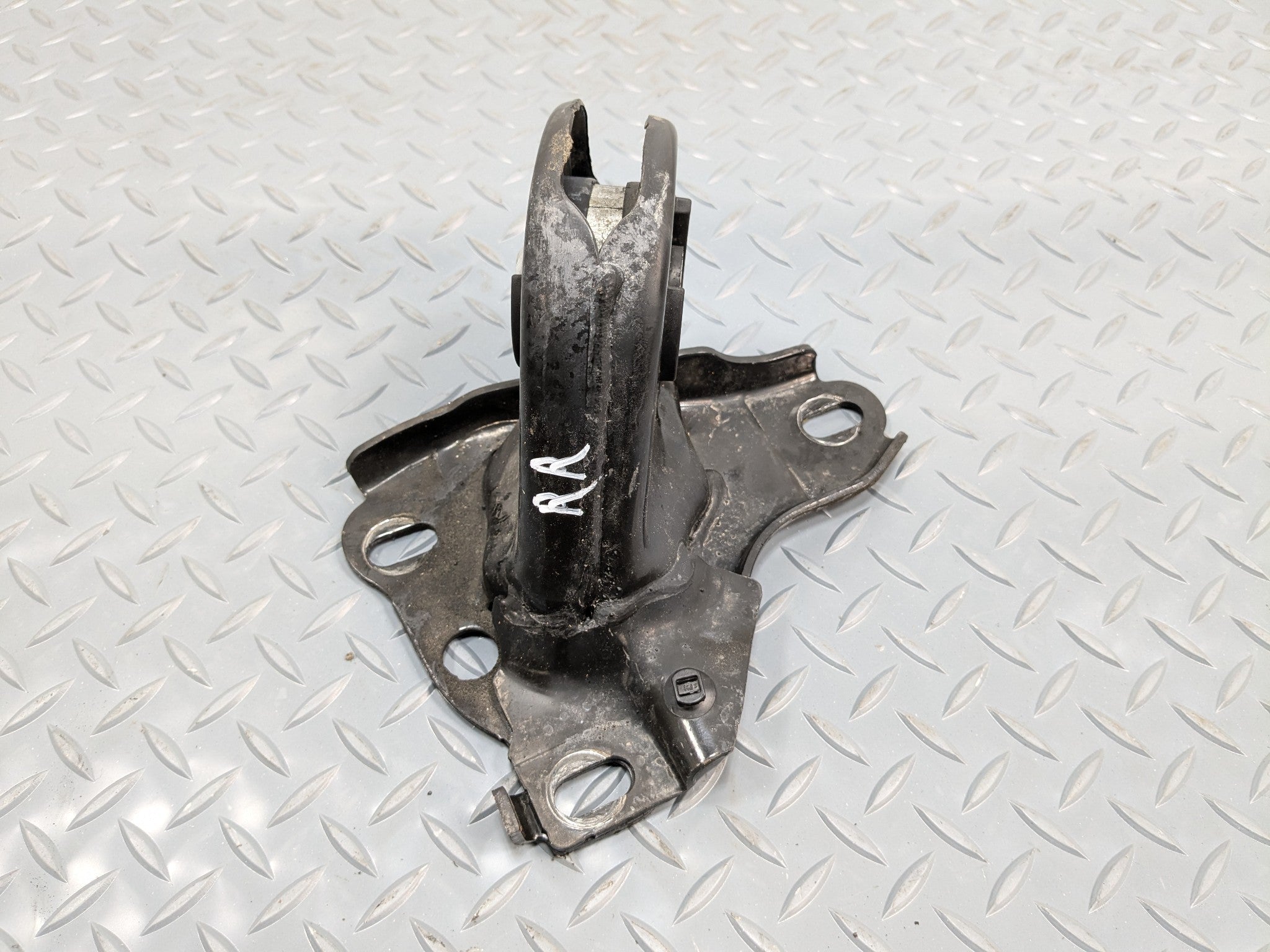2011 - 2013 MINI COOPER OEM TRAILING ARM BRACKET REAR RIGHT PASSENGER SIDE
