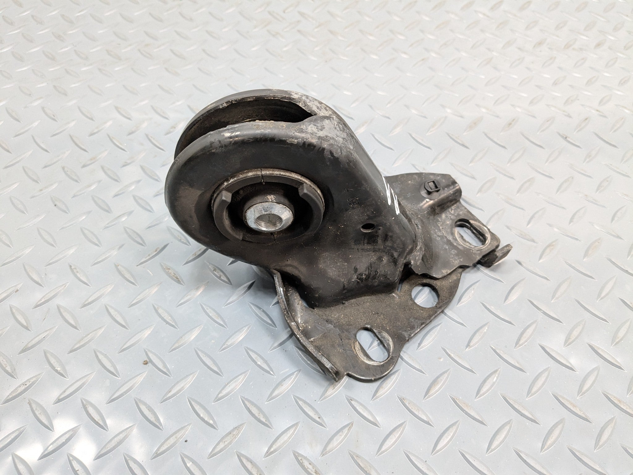 2011 - 2013 MINI COOPER OEM TRAILING ARM BRACKET REAR RIGHT PASSENGER SIDE