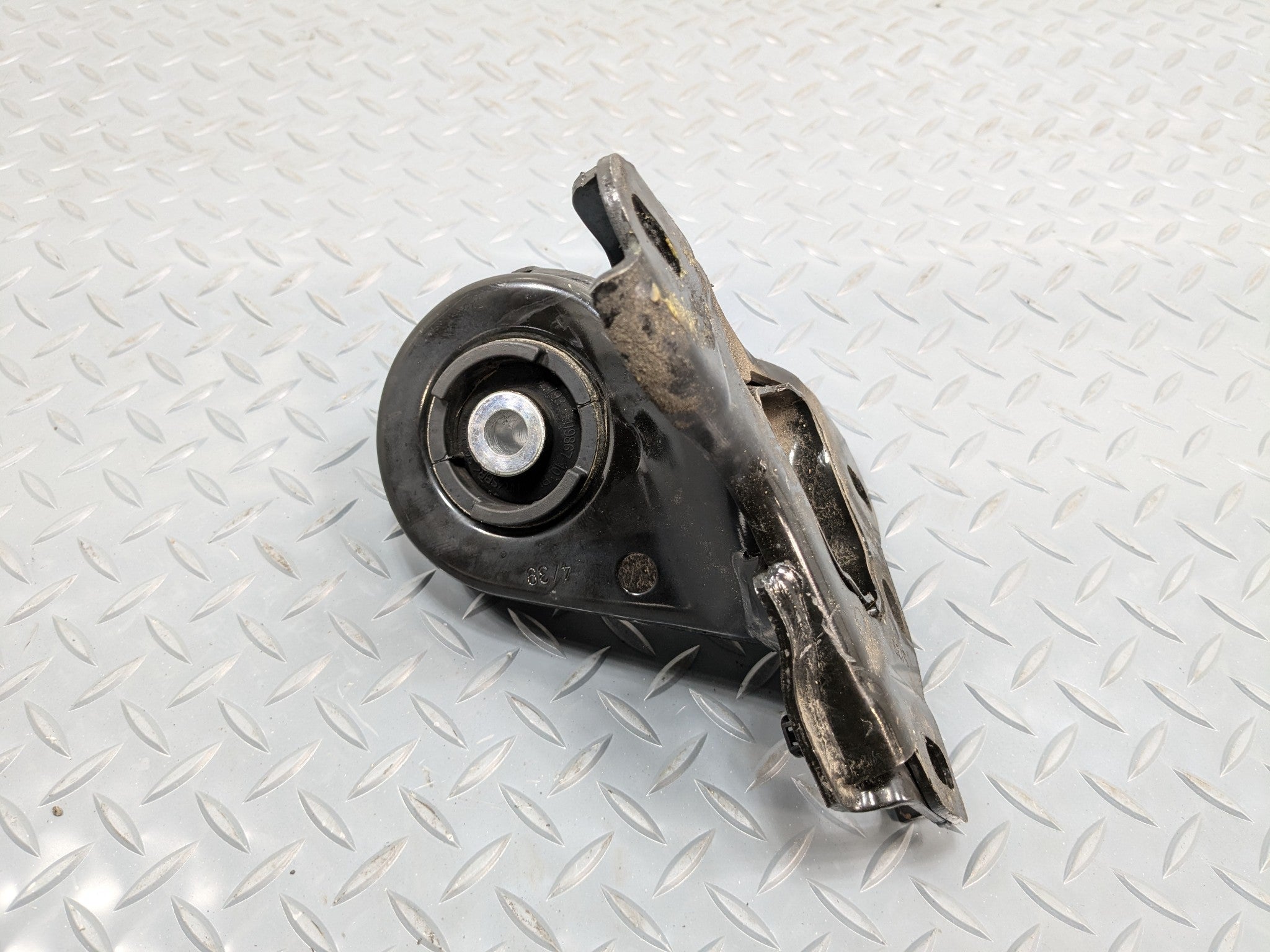 2011 - 2013 MINI COOPER OEM TRAILING ARM BRACKET REAR RIGHT PASSENGER SIDE