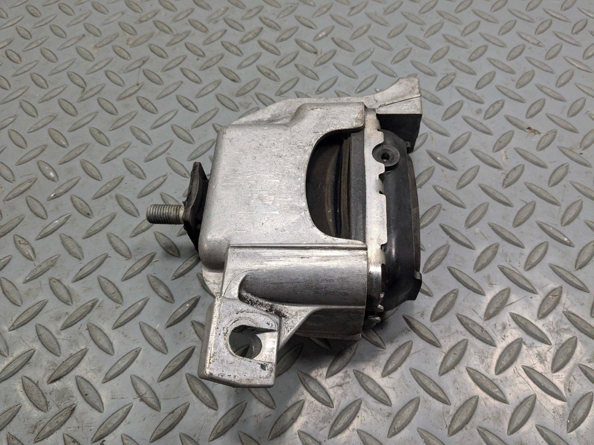 2011 - 2013 MINI COOPER OEM ENGINE MOTOR MOUNT SUPPORT RIGH PASSENGER SIDE