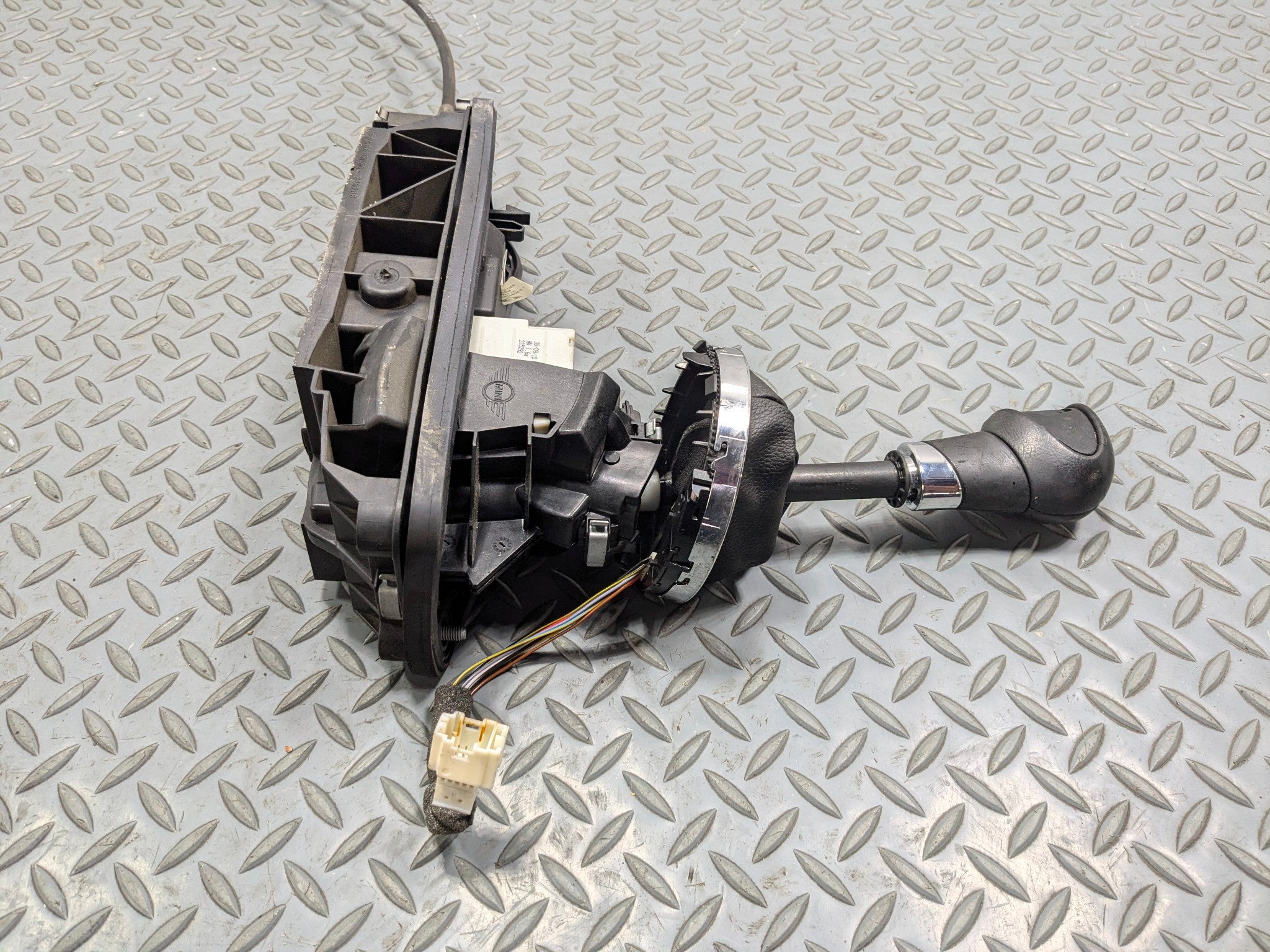 2011 - 2013 MINI COOPER OEM GEAR SELECTOR FLOOR SHIFTER ASSEMBLY