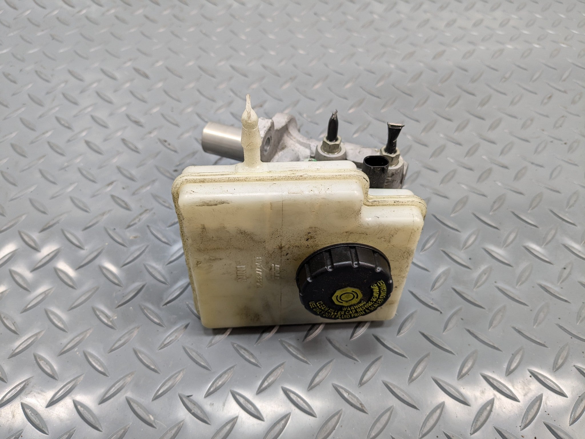 2011 - 2013 MINI COOPER OEM BRAKE MASTER CYLINDER WITH RESERVOIR ASSEMBLY