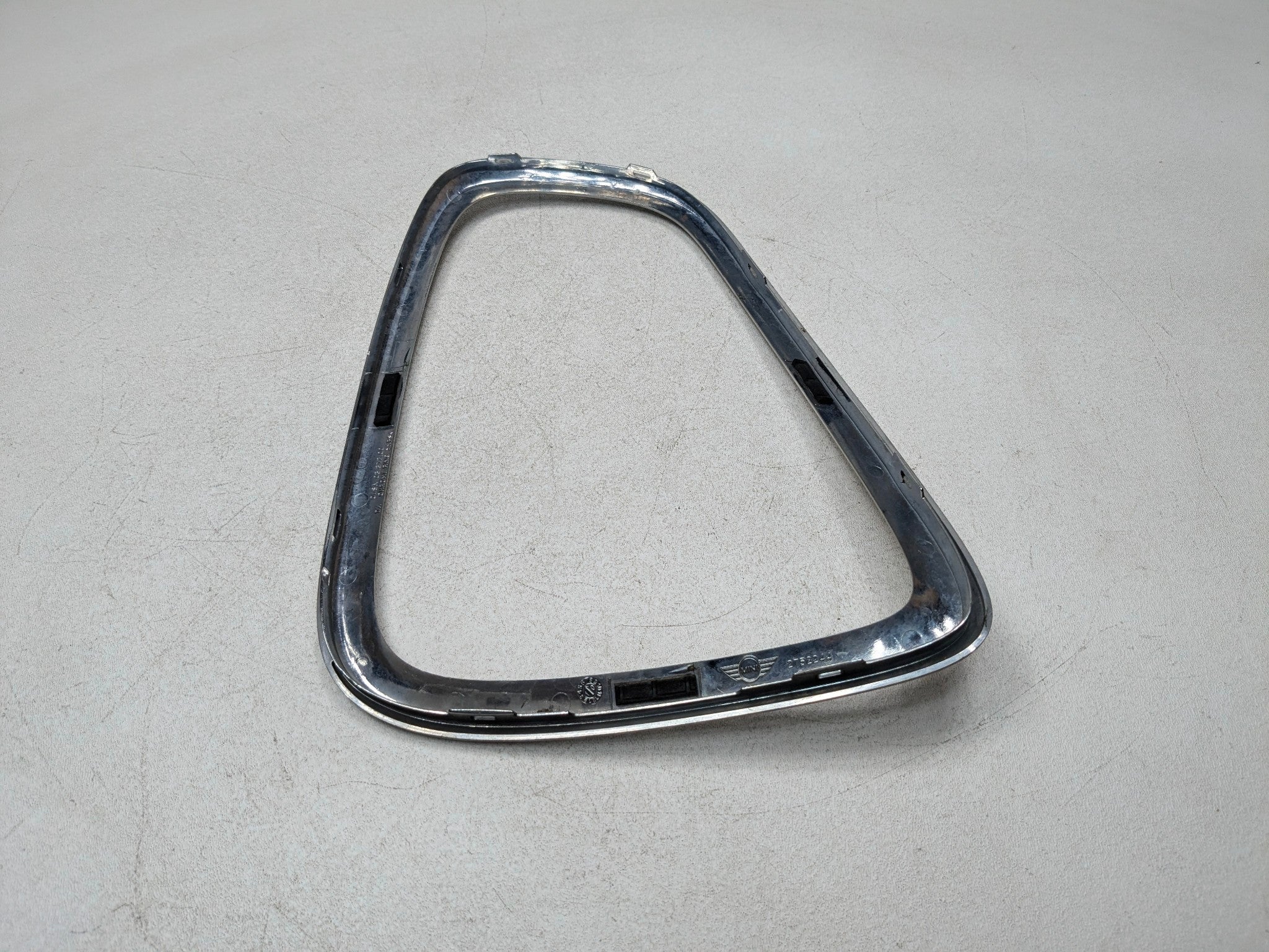 2011 - 2013 MINI COOPER OEM TAILLIGHT COVER TRIM BEZEL REAR RIGHT PASSENGER SIDE