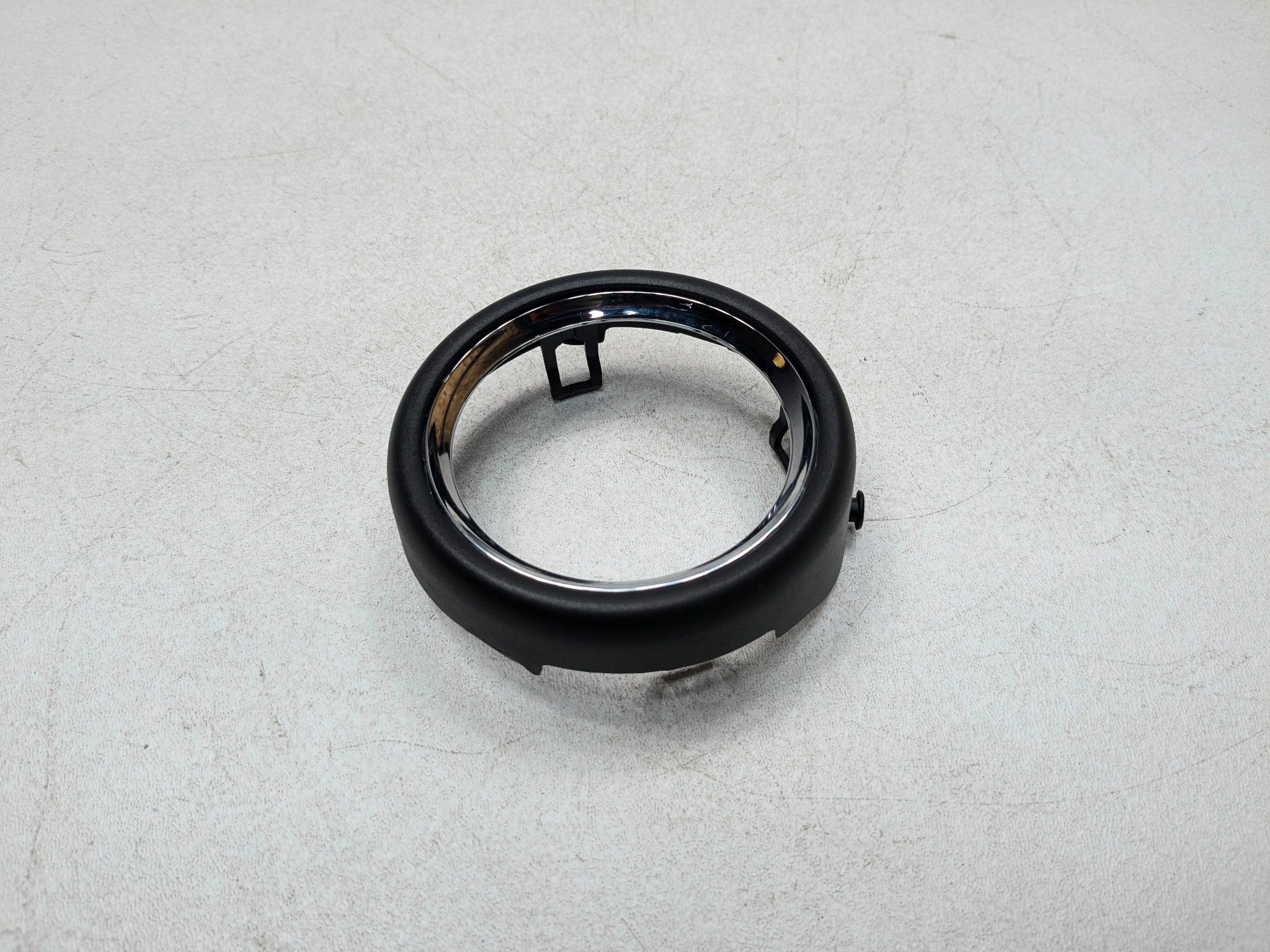 2011 - 2013 MINI COOPER OEM DOOR OPENER SURROUND TRIM FRONT RIGHT PASSENGER SIDE