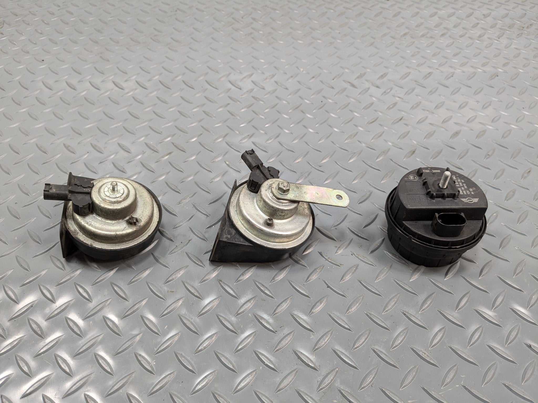 2011 - 2013 MINI COOPER OEM DUAL NOTE HORN HIGH AND LOW TONE ALARM SIREN SIGNAL