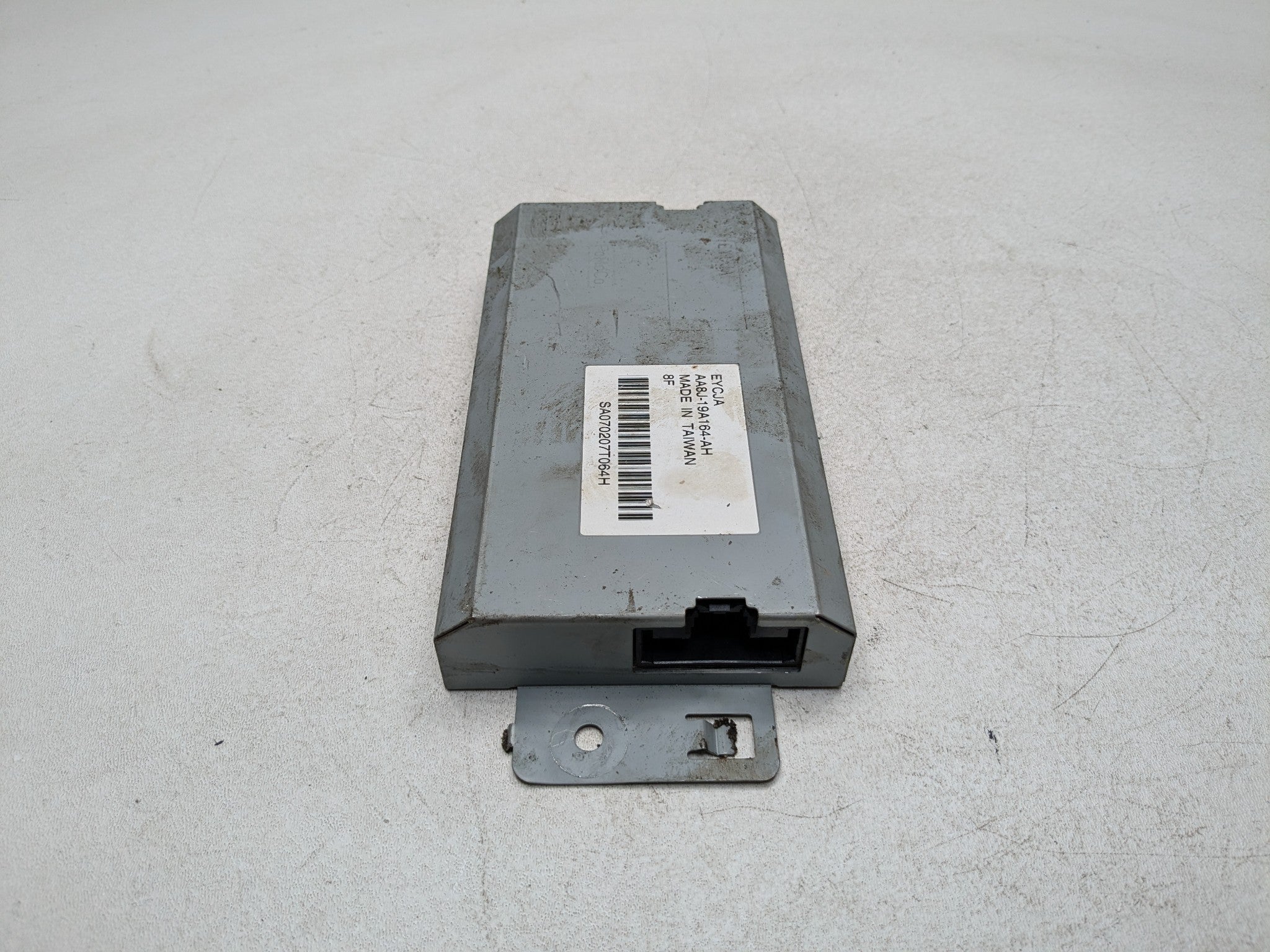 2010 - 2015 LINCOLN MKT OEM ENTERTAINMENT AUDIO VIDEO CONTROL MODULE UNIT
