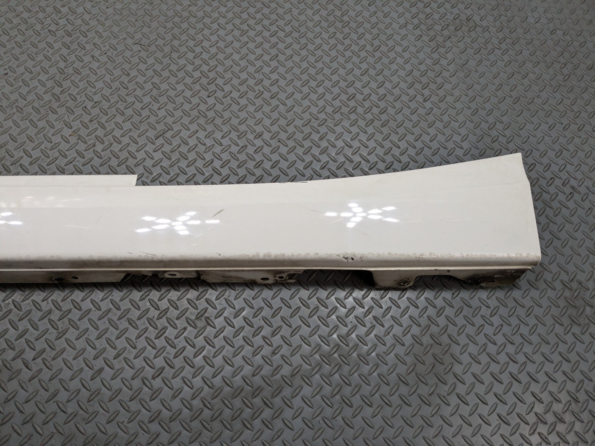2014 - 2016 BMW 228I OEM ROCKER MOLDING SKIRT COVER PANEL ALPINE WHITE LEFT SIDE
