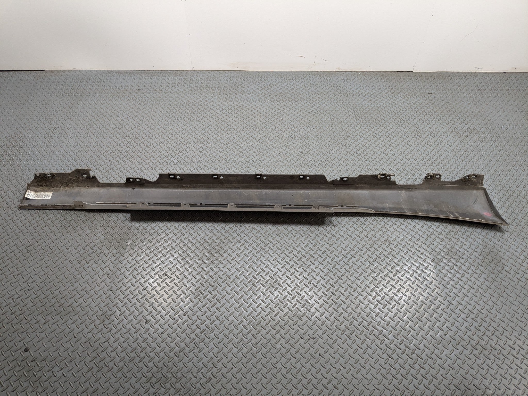 2014 - 2016 BMW 228I OEM ROCKER MOLDING SKIRT COVER PANEL ALPINE WHITE LEFT SIDE