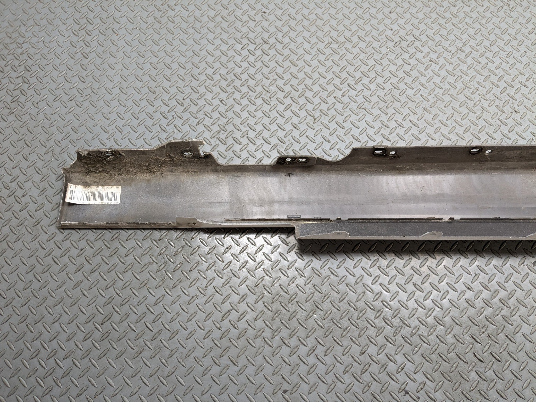 2014 - 2016 BMW 228I OEM ROCKER MOLDING SKIRT COVER PANEL ALPINE WHITE LEFT SIDE