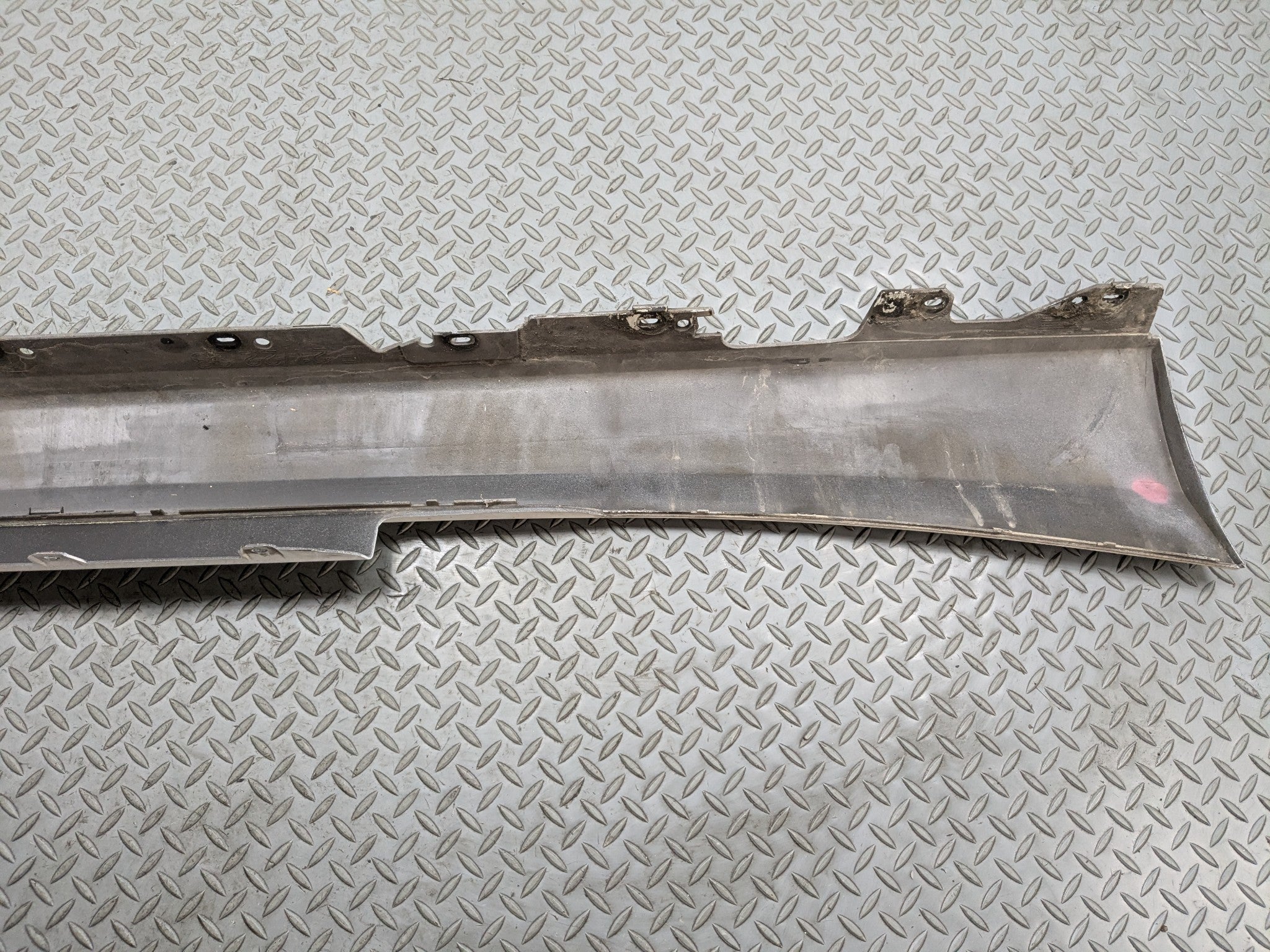 2014 - 2016 BMW 228I OEM ROCKER MOLDING SKIRT COVER PANEL ALPINE WHITE LEFT SIDE