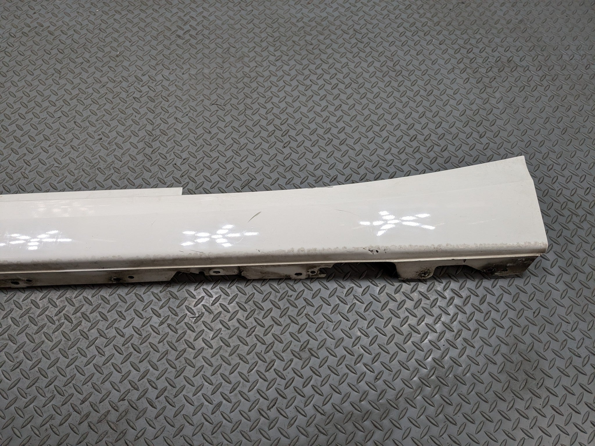 2014 - 2016 BMW 228I OEM ROCKER MOLDING SKIRT COVER PANEL ALPINE WHITE LEFT SIDE