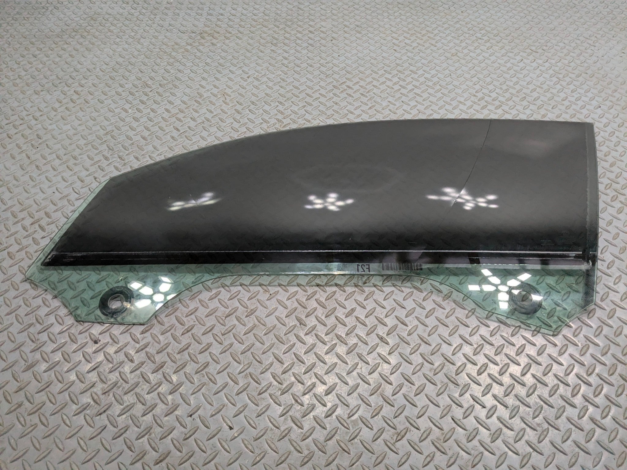 2014 - 2016 BMW 228I OEM DOOR WINDOW GLASS WITH PRIVACY TINT FRONT LEFT SIDE