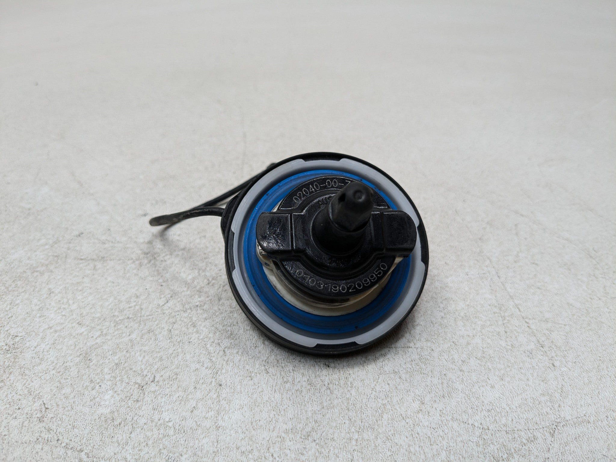 2014 - 2016 BMW 228I OEM FUEL GAS TANK FILLER CAP ASSEMBLY BLACK