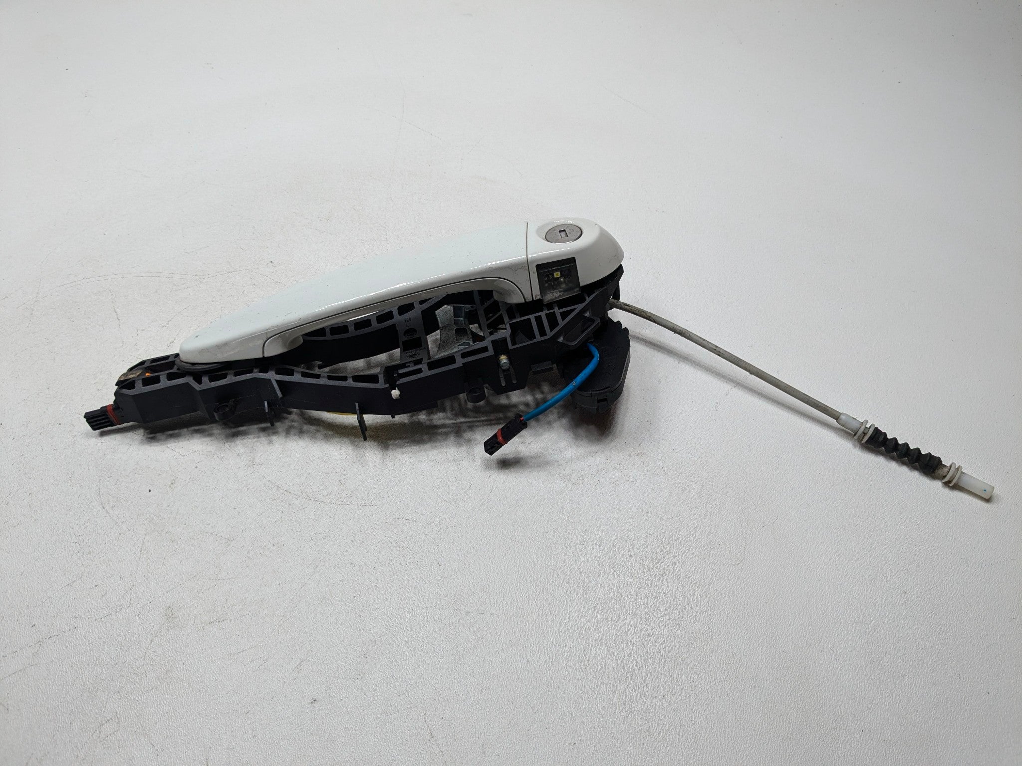 2014 - 2016 BMW 228I OEM EXTERIOR DOOR GRAB HANDLE CARRIER WHITE FRONT LEFT