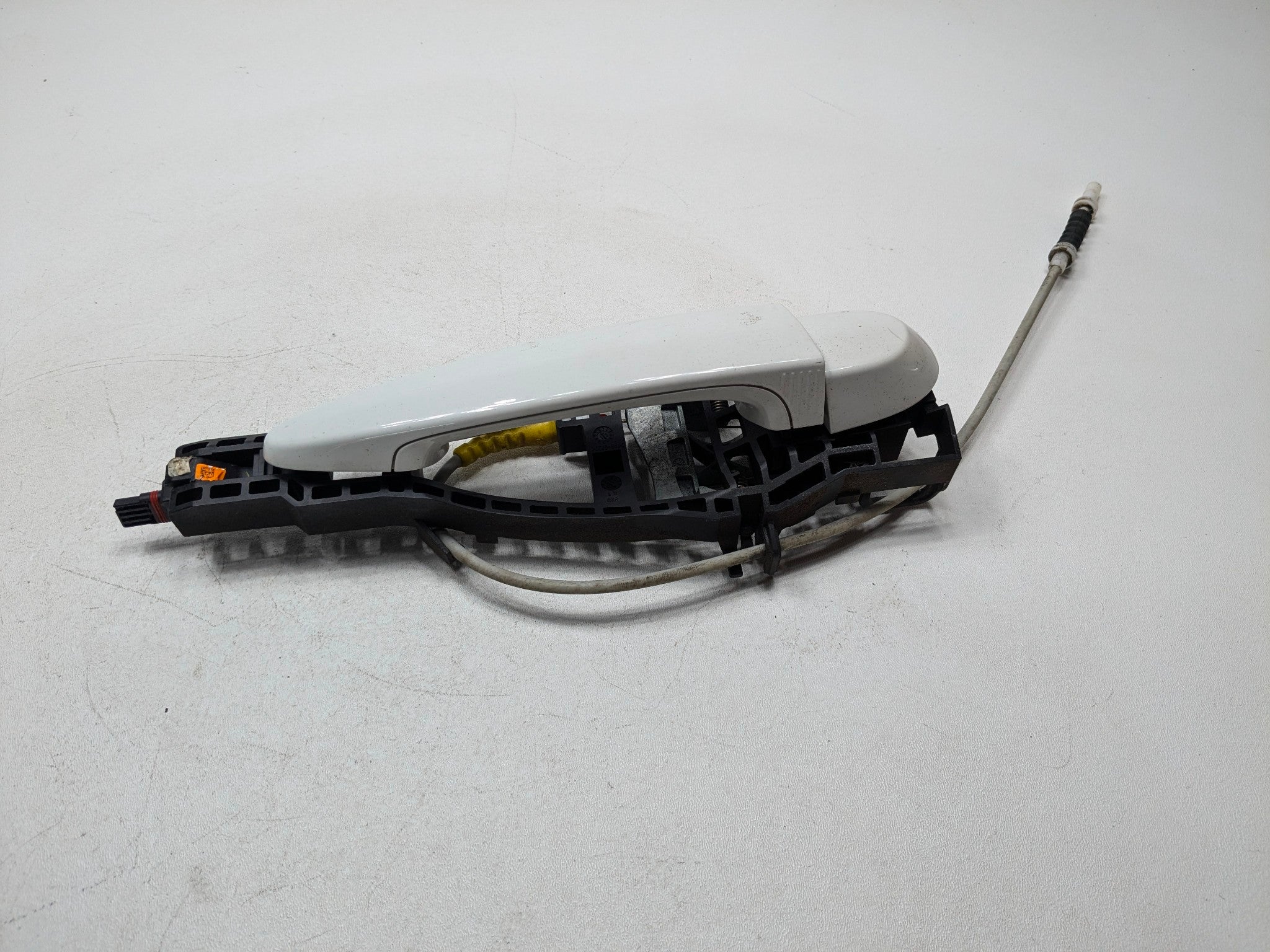 2014 - 2016 BMW 228I OEM EXTERIOR DOOR GRAB HANDLE CARRIER WHITE FRONT RIGHT