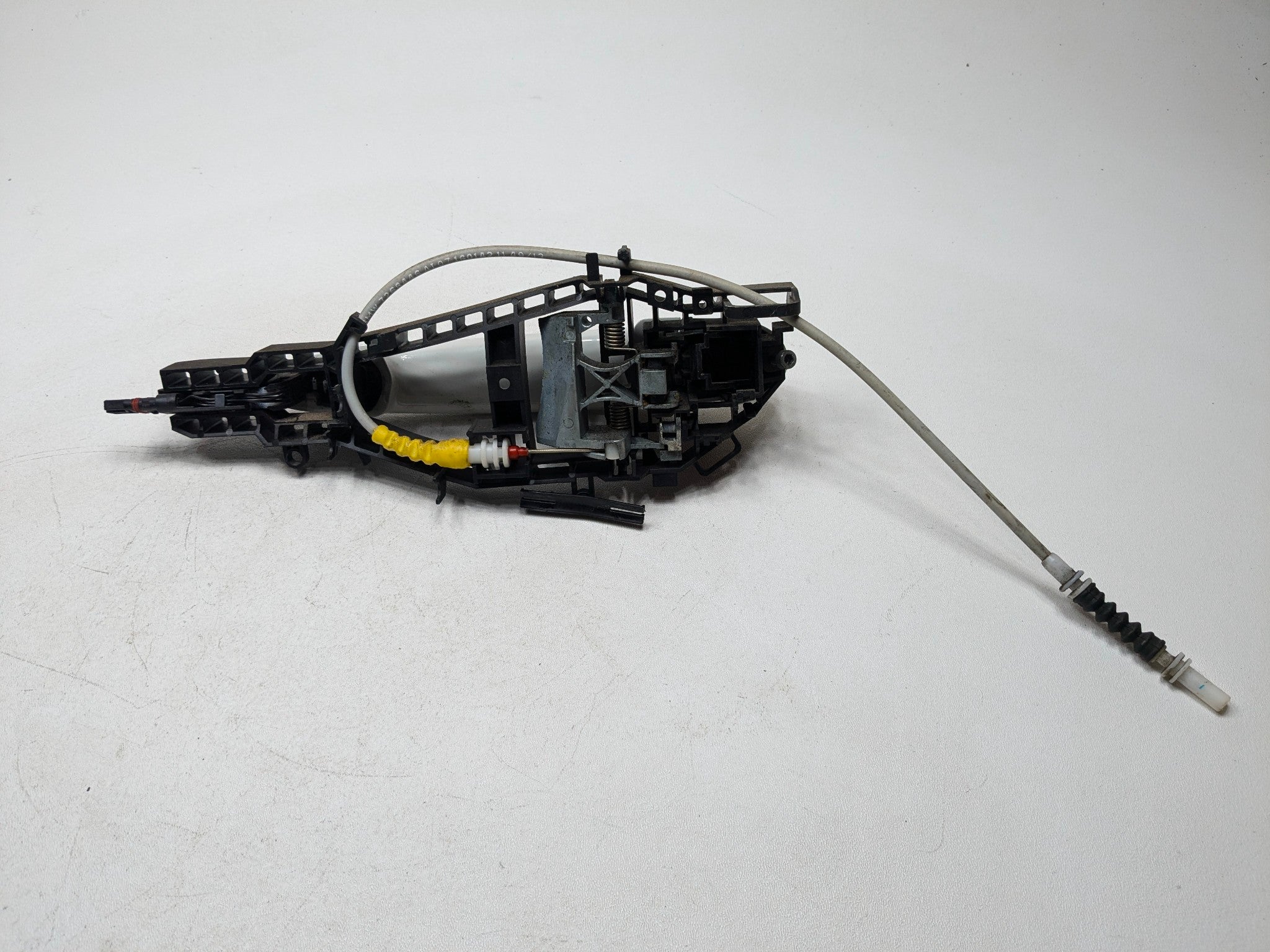 2014 - 2016 BMW 228I OEM EXTERIOR DOOR GRAB HANDLE CARRIER WHITE FRONT RIGHT