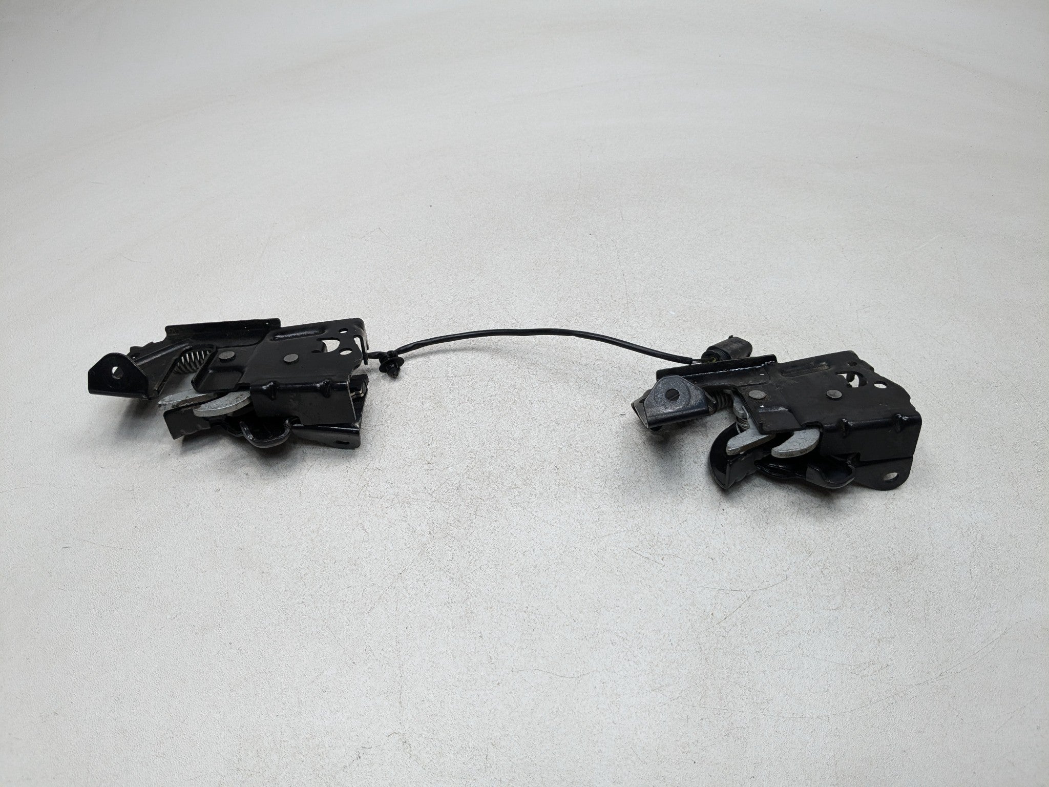 2014 - 2016 BMW 228I OEM HOOD LATCH CATCH LOCK FRONT RIGHT LEFT SET