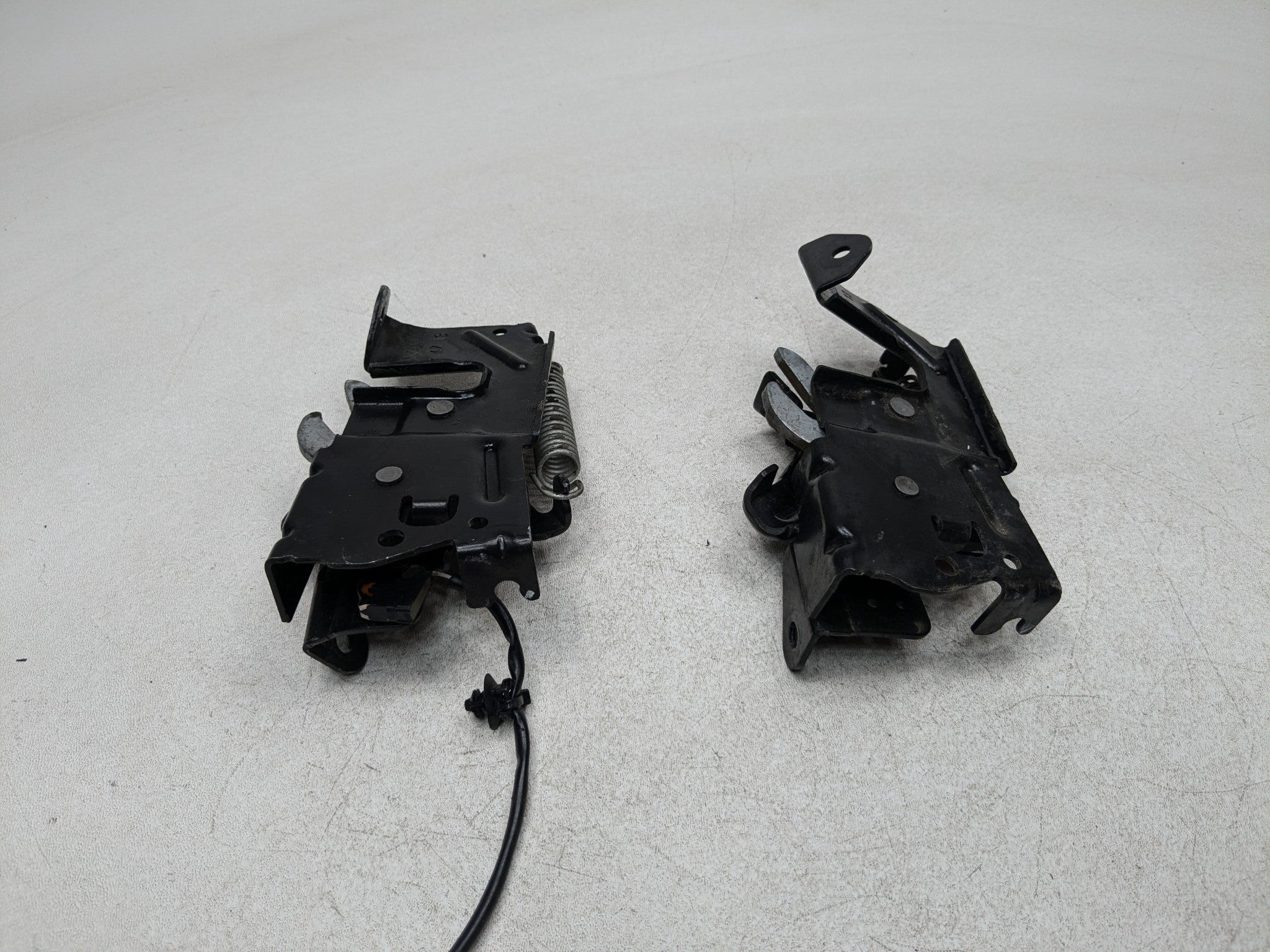 2014 - 2016 BMW 228I OEM HOOD LATCH CATCH LOCK FRONT RIGHT LEFT SET