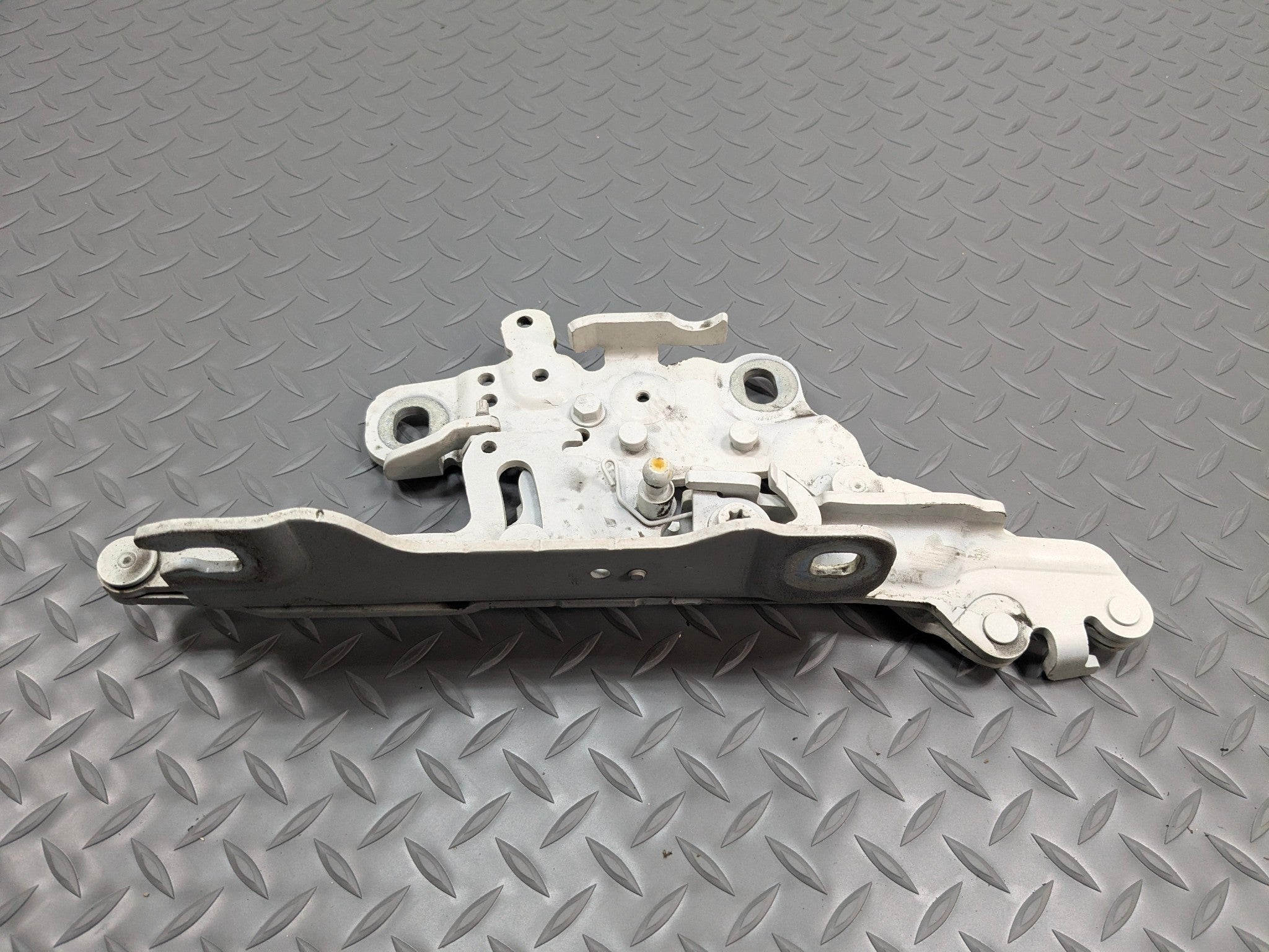 2014 - 2016 BMW 228I OEM HOOD HINGE SUPPORT BRACKET FRONT LEFT DRIVER SIDE