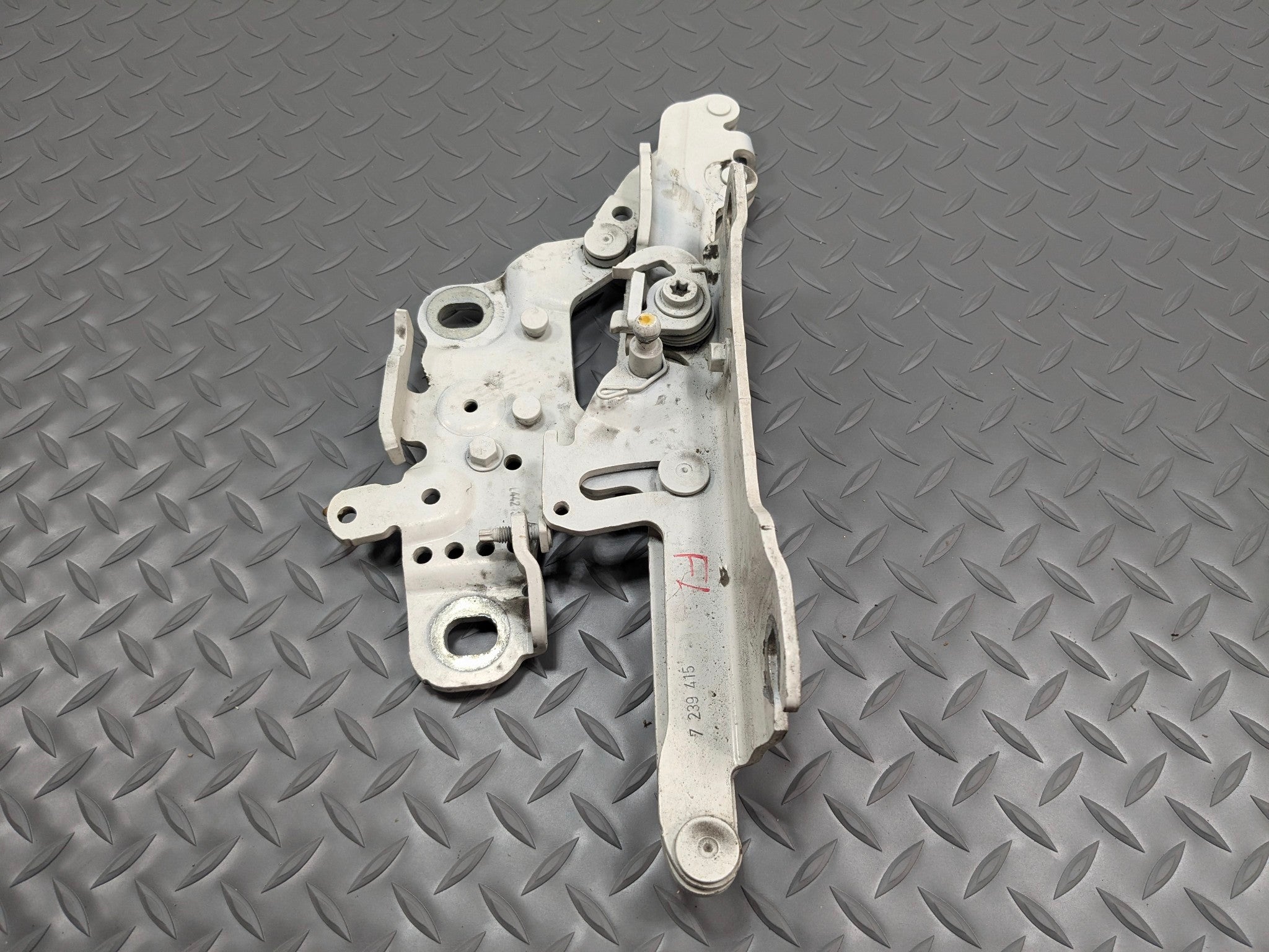 2014 - 2016 BMW 228I OEM HOOD HINGE SUPPORT BRACKET FRONT LEFT DRIVER SIDE