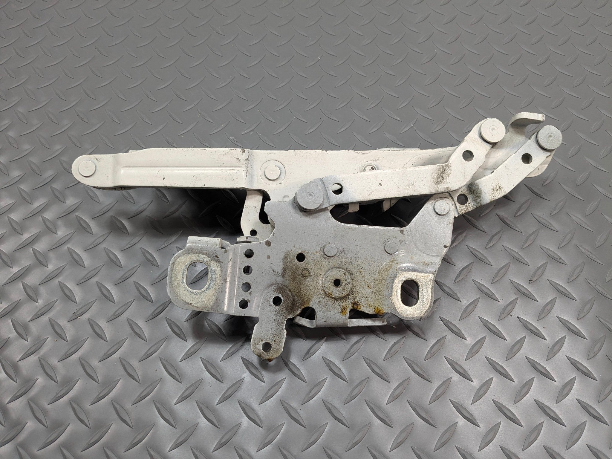 2014 - 2016 BMW 228I OEM HOOD HINGE SUPPORT BRACKET FRONT LEFT DRIVER SIDE