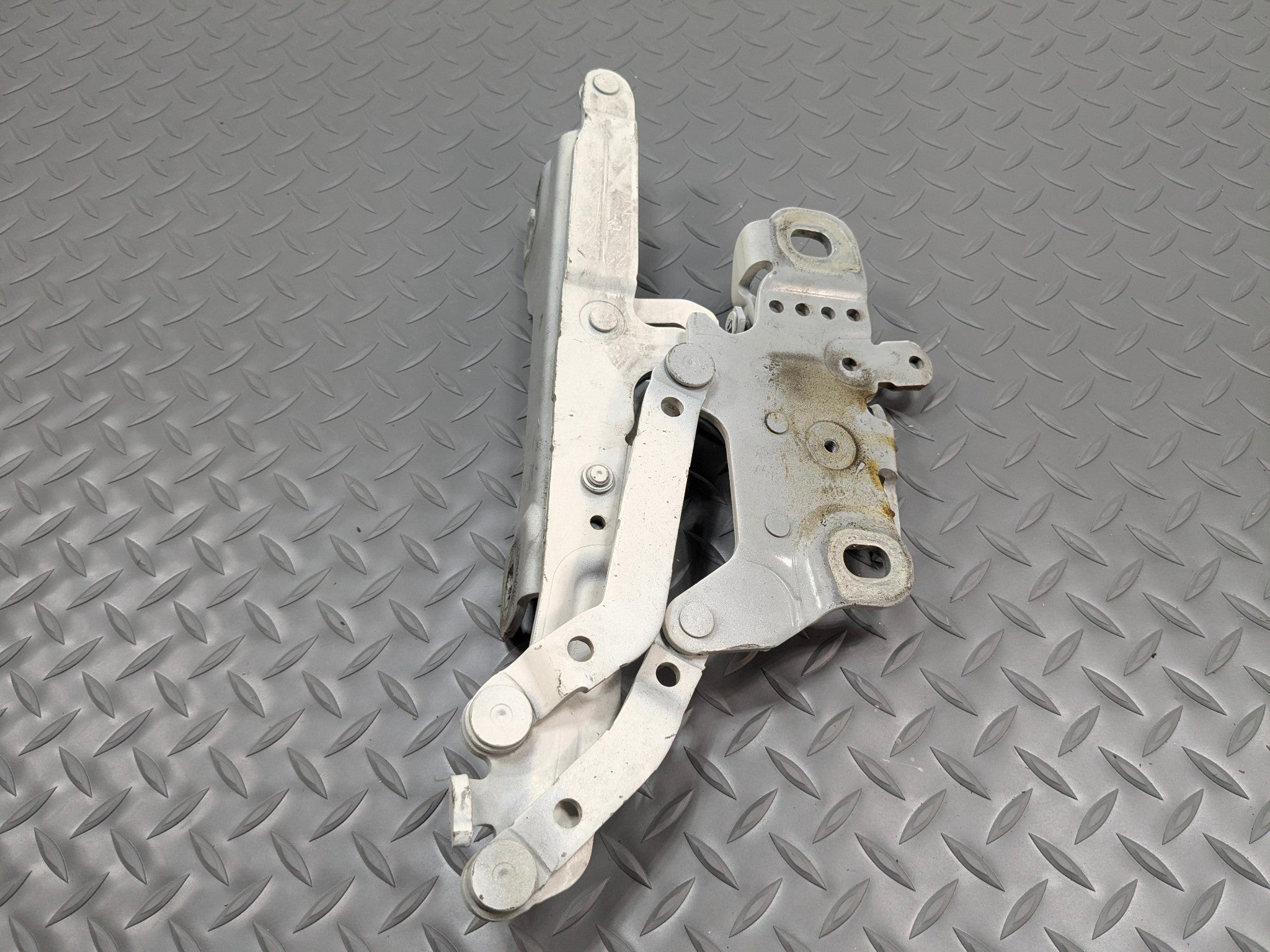 2014 - 2016 BMW 228I OEM HOOD HINGE SUPPORT BRACKET FRONT RIGHT PASSENGER SIDE