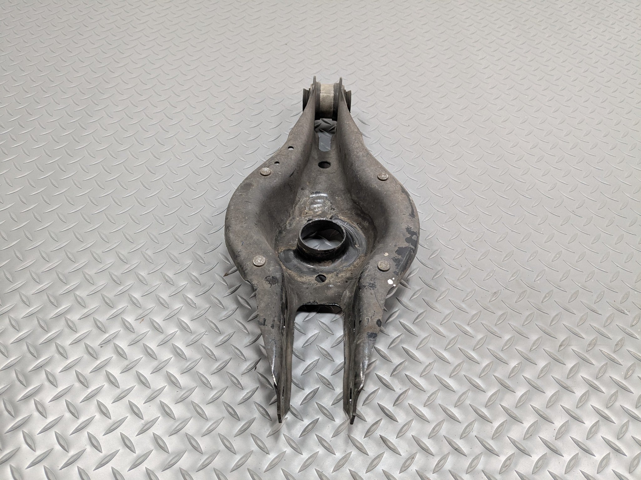 2014 - 2016 BMW 228I OEM CONTROL ARM SPRING PERCH LOWER REAR LEFT DRIVER SIDE