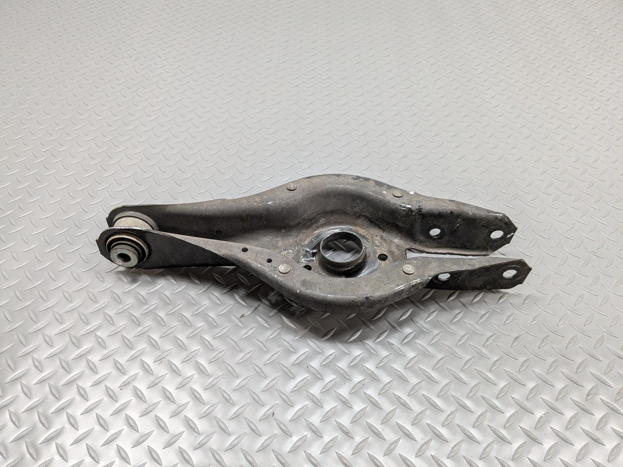 2014 - 2016 BMW 228I OEM CONTROL ARM SPRING PERCH LOWER REAR LEFT DRIVER SIDE