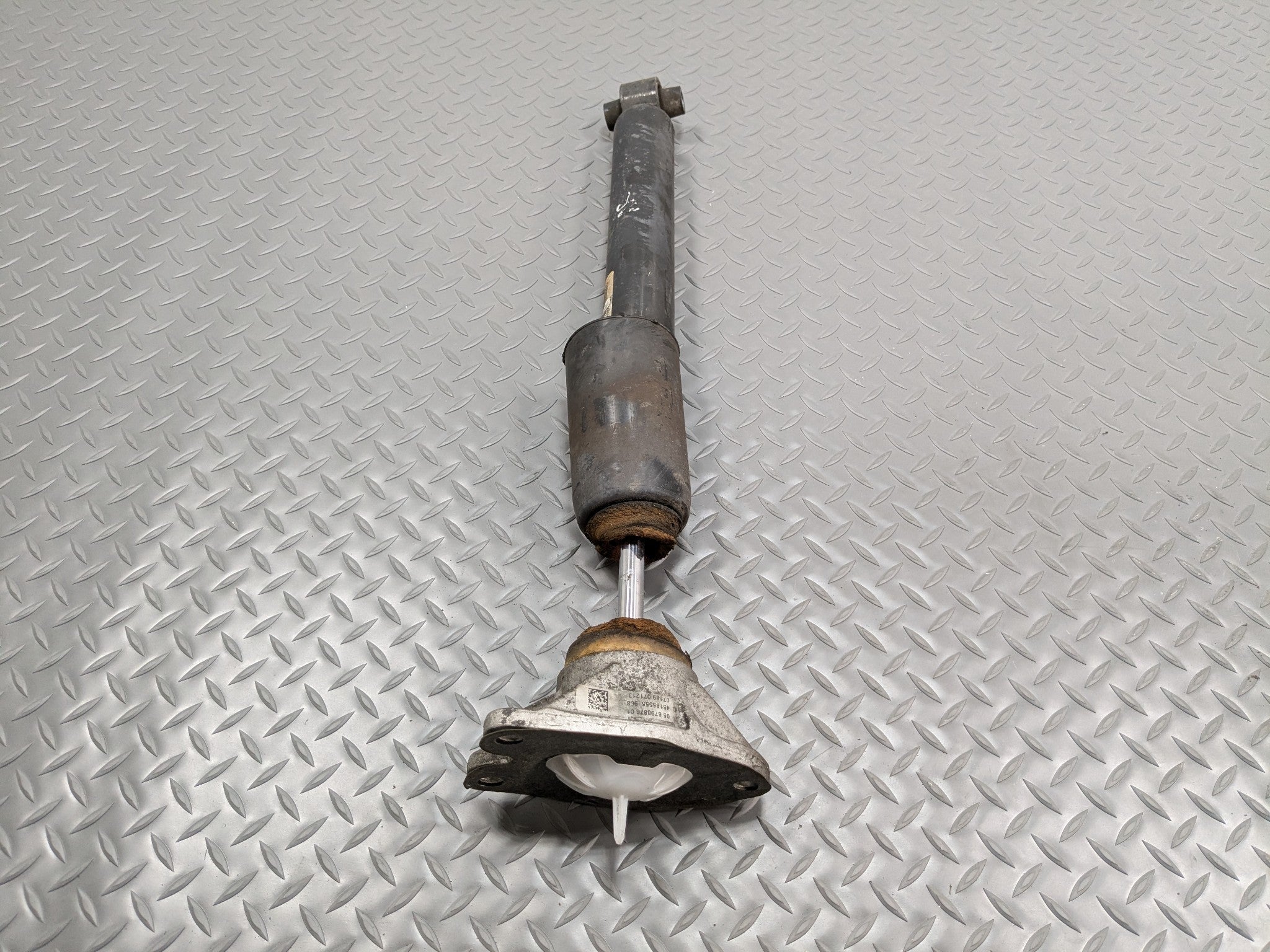 2014 - 2016 BMW 228I OEM SHOCK ABSORBER STRUT REAR RIGHT PASSENGER SIDE