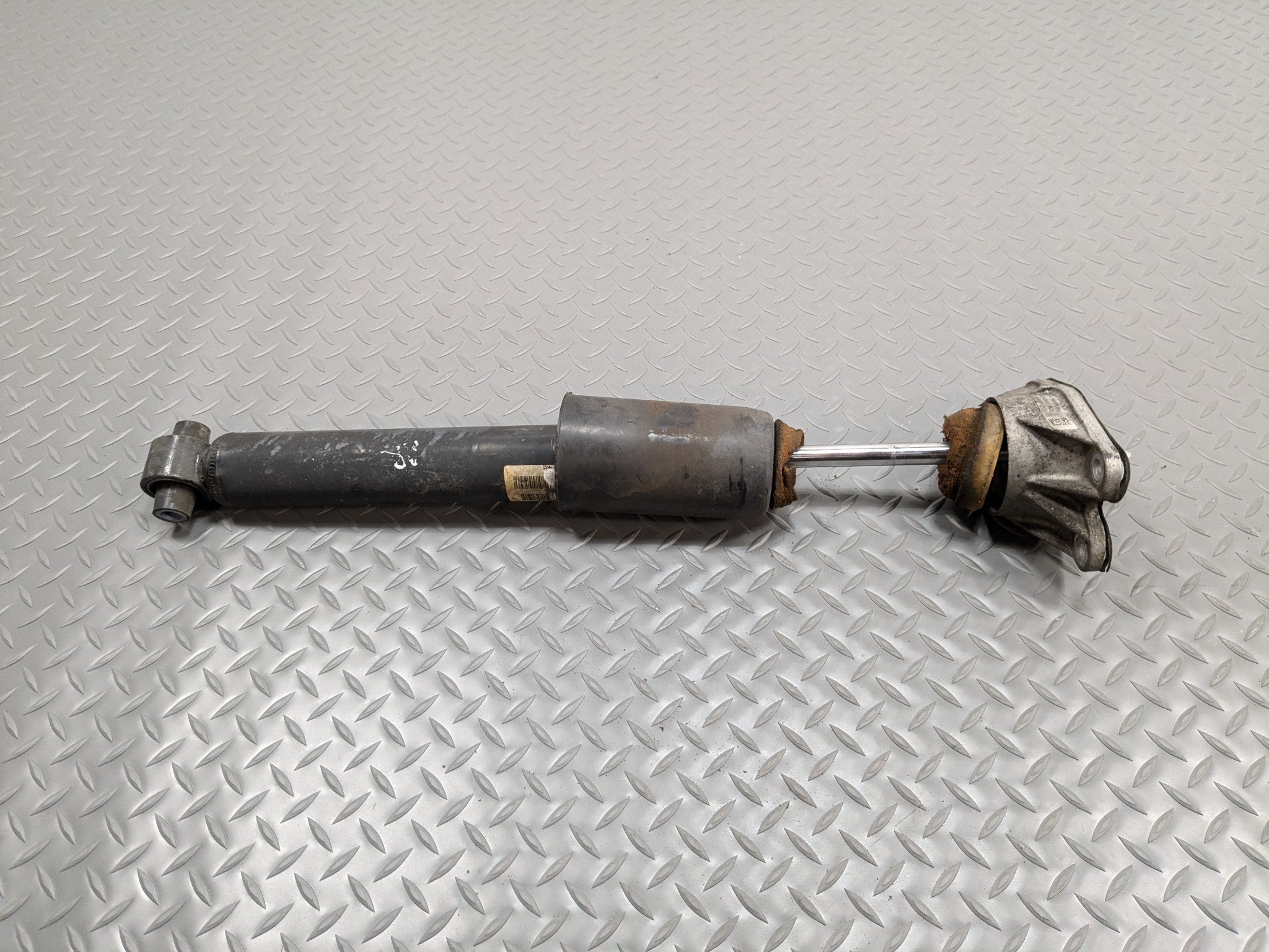 2014 - 2016 BMW 228I OEM SHOCK ABSORBER STRUT REAR RIGHT PASSENGER SIDE