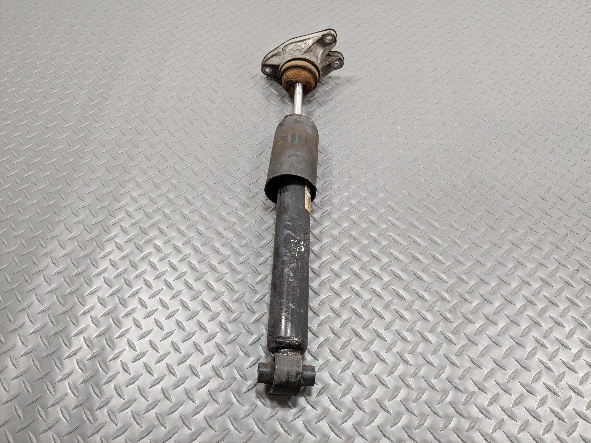 2014 - 2016 BMW 228I OEM SHOCK ABSORBER STRUT REAR RIGHT PASSENGER SIDE