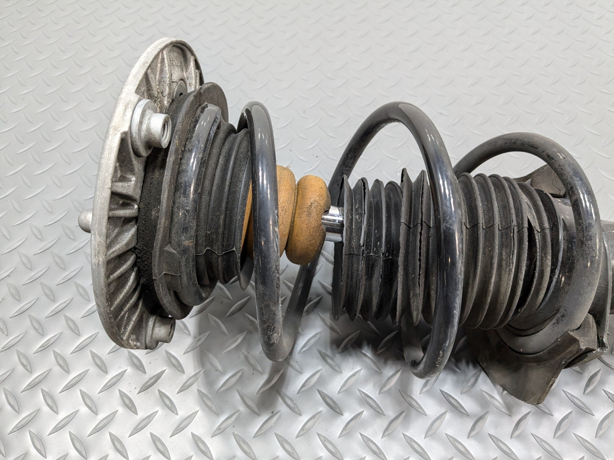 2014 - 2016 BMW 228I OEM SHOCK ABSORBER STRUT ASSEMBLY FRONT RIGHT PASSENGER