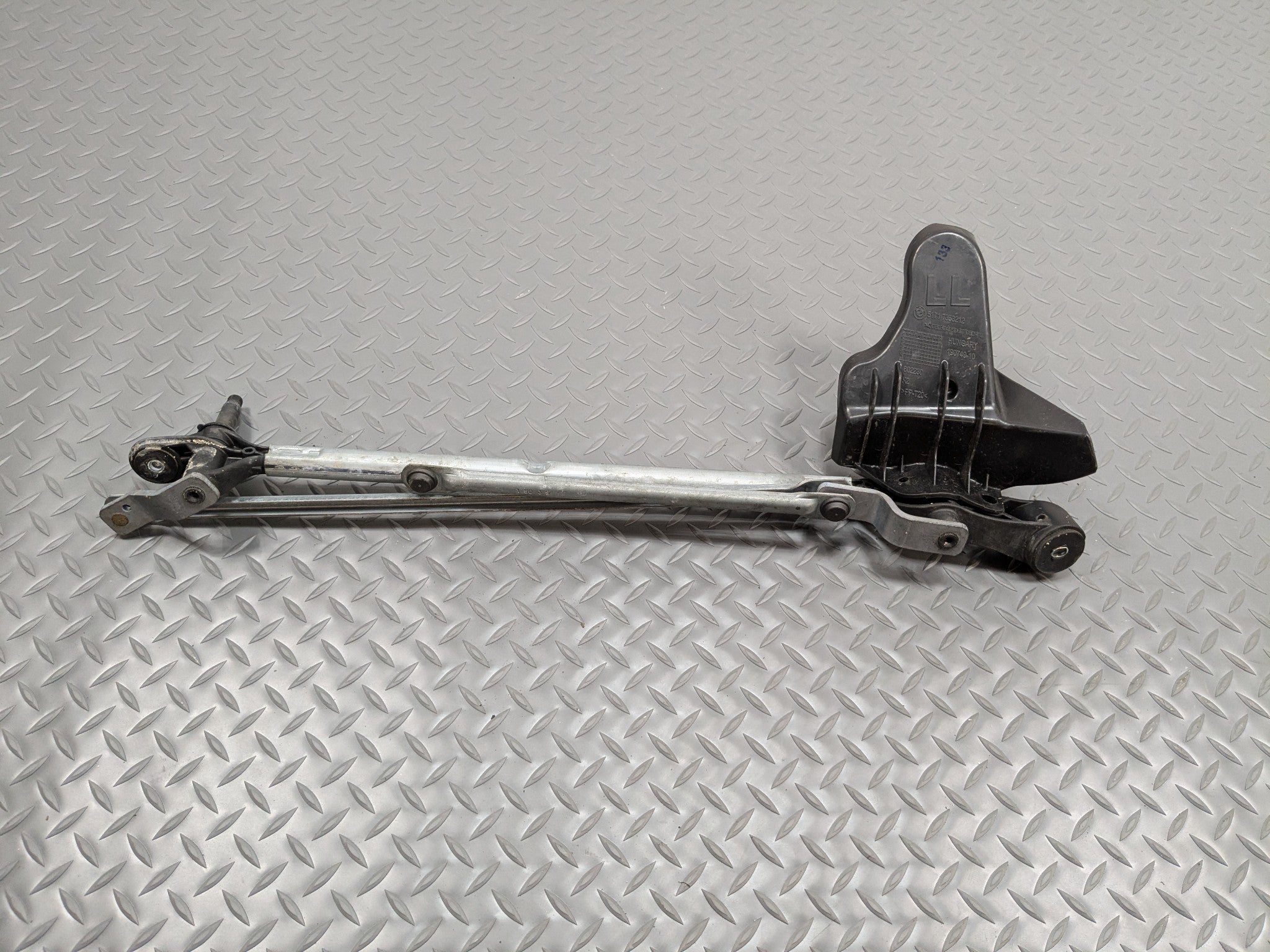 2014 - 2016 BMW 228I OEM WINDSHIELD WIPER TRANSMISSION LINKAGE WITHOUT MOTOR