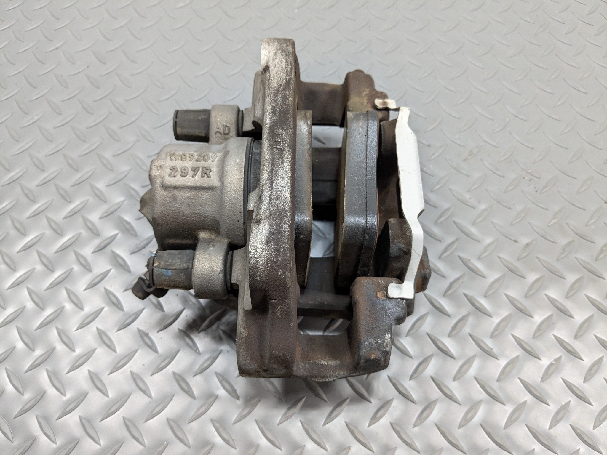 2014 - 2016 BMW 228I OEM BRAKE CALIPER ASSEMBLY FRONT RIGHT PASSENGER SIDE